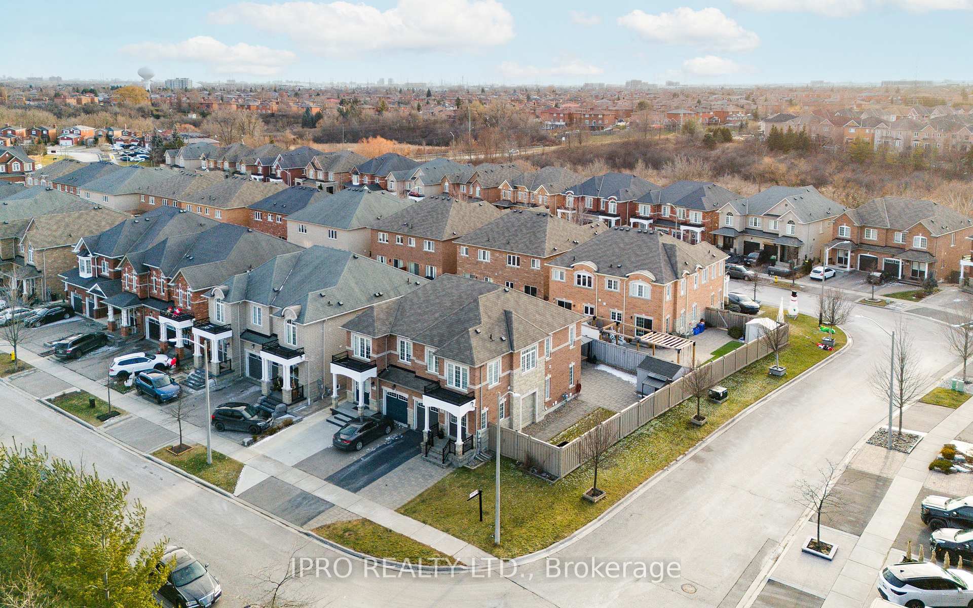 Photo 39 of 97 Gentile Circle, Vaughan, Elder Mills — HOMEH
