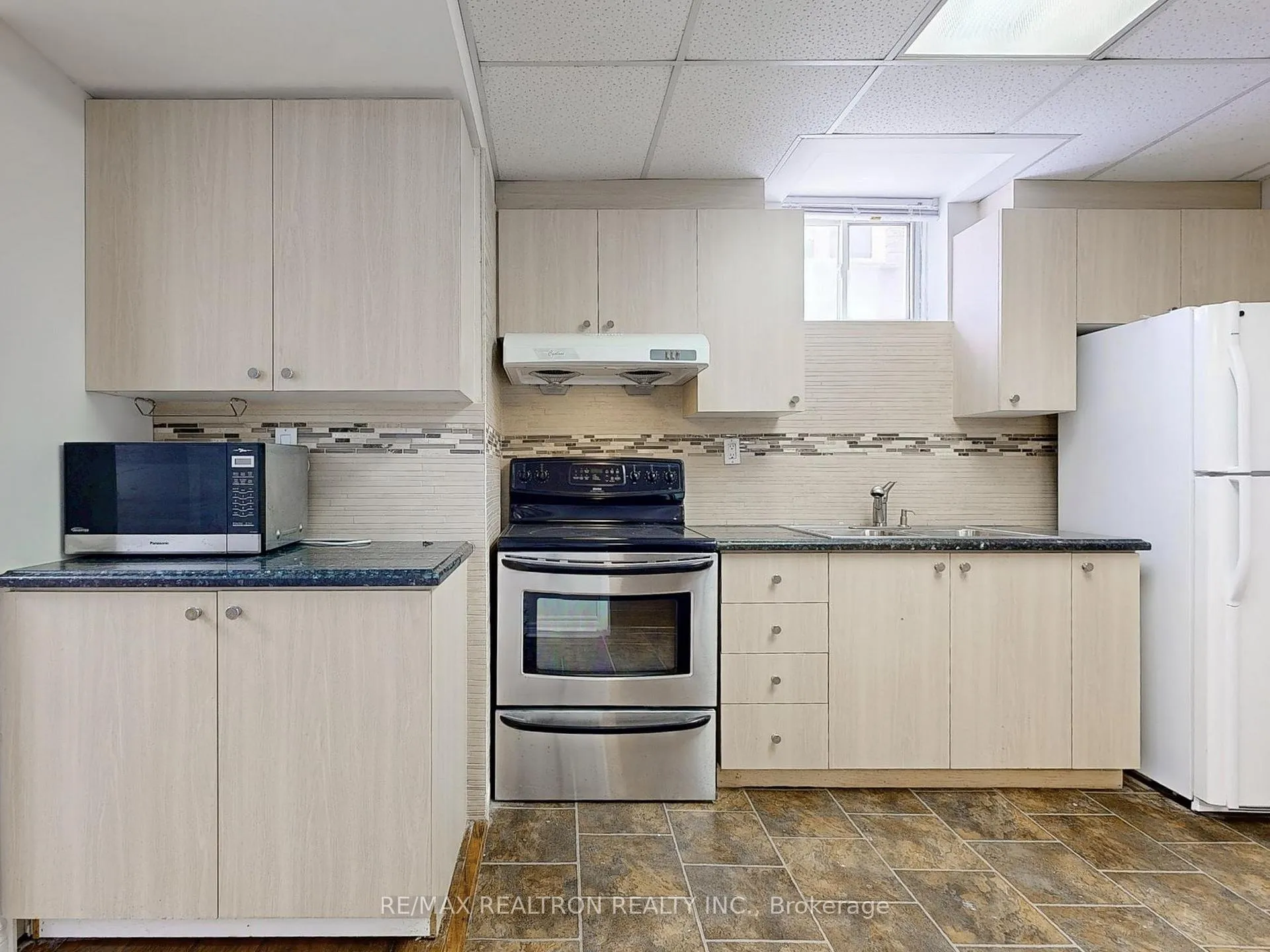 Photo 2 of Unit Basement Unit-A, 5 Cantex Court, Richmond Hill, Devonsleigh — HOMEH