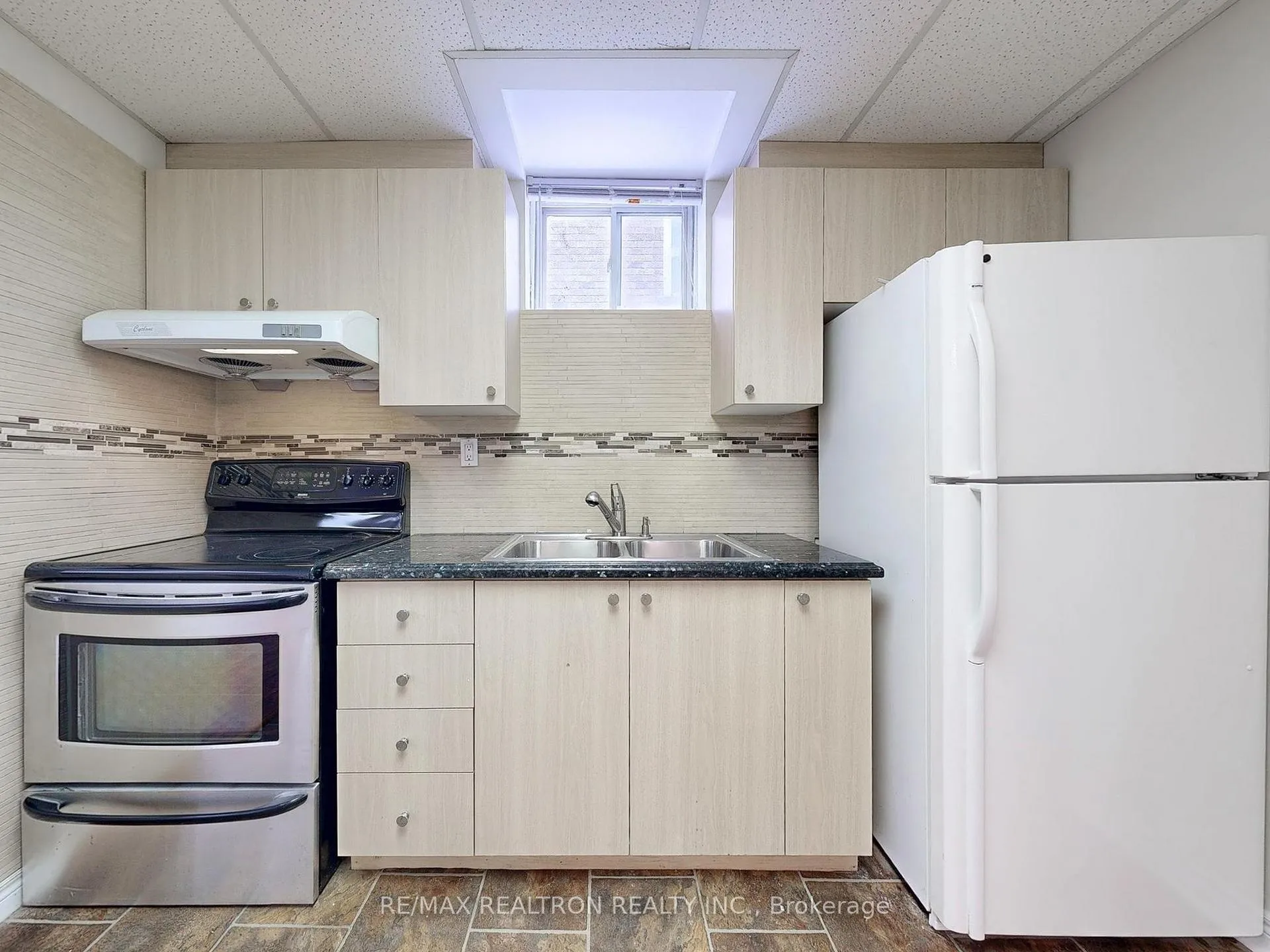 Photo 3 of Unit Basement Unit-A, 5 Cantex Court, Richmond Hill, Devonsleigh — HOMEH