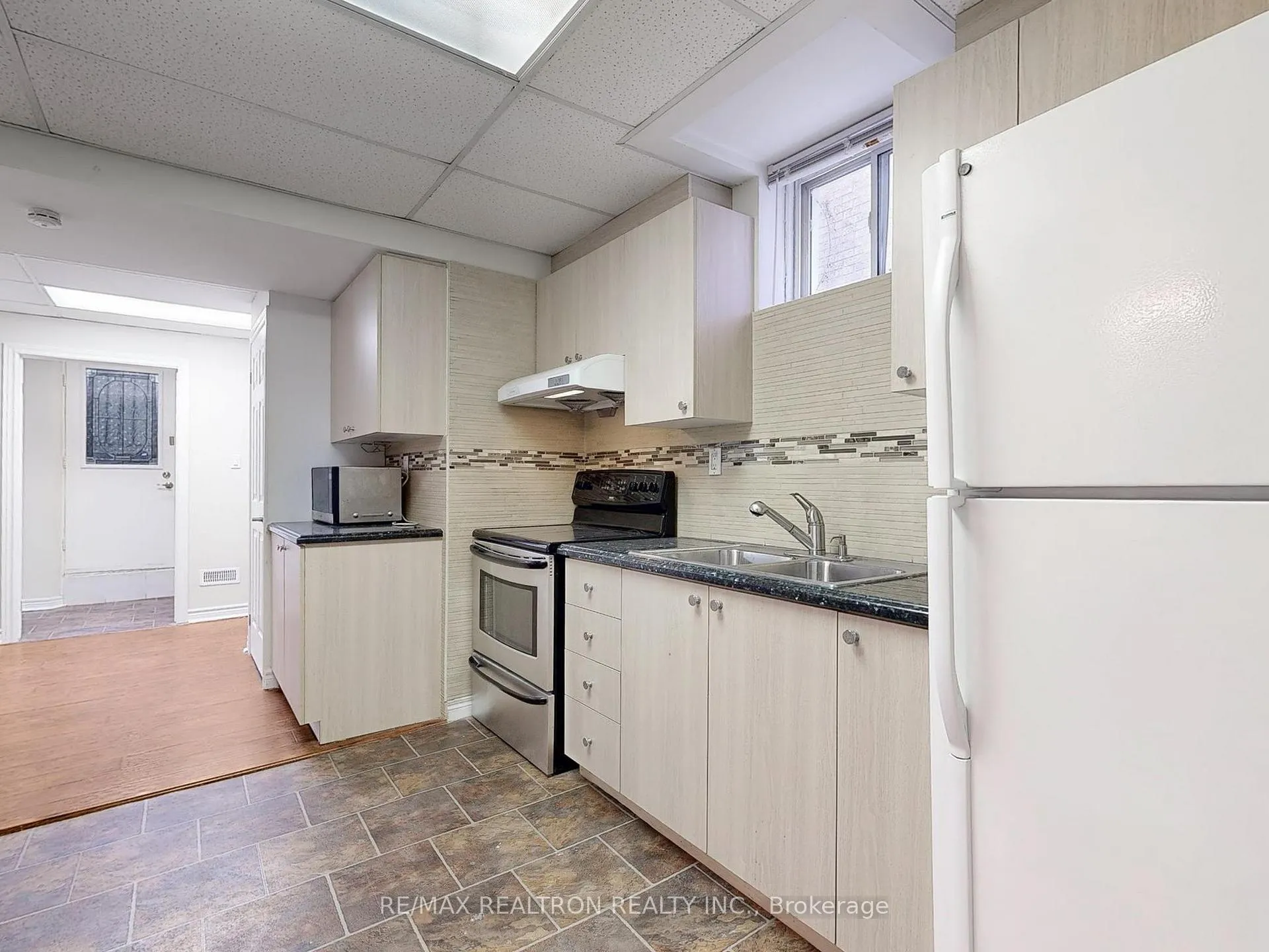 Photo 4 of Unit Basement Unit-A, 5 Cantex Court, Richmond Hill, Devonsleigh — HOMEH