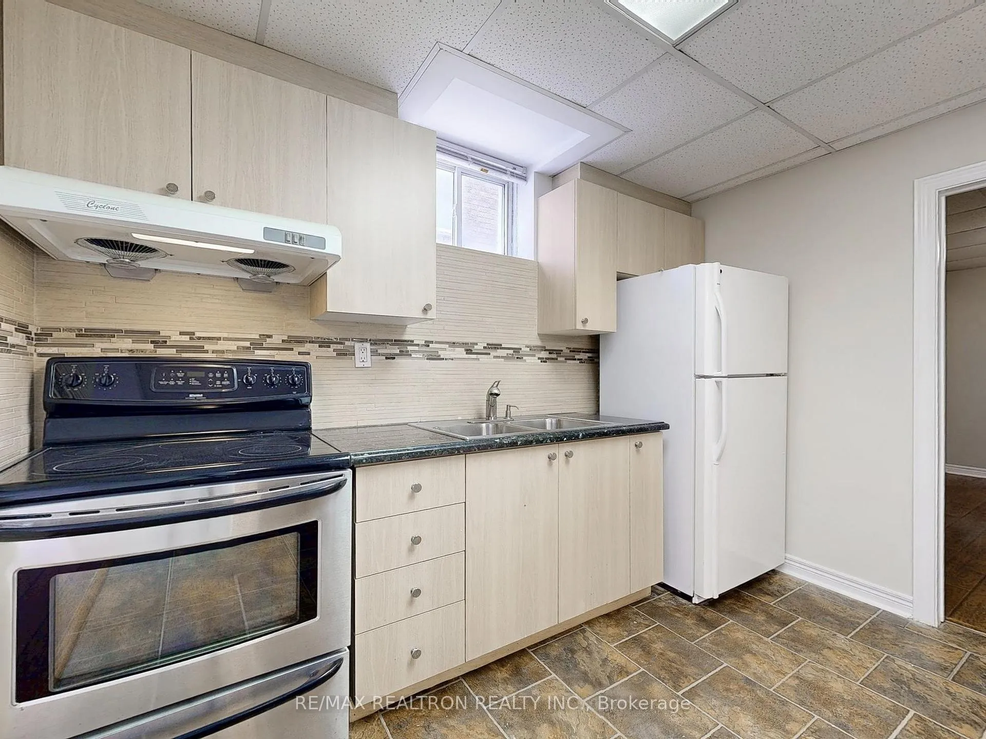 Photo 5 of Unit Basement Unit-A, 5 Cantex Court, Richmond Hill, Devonsleigh — HOMEH