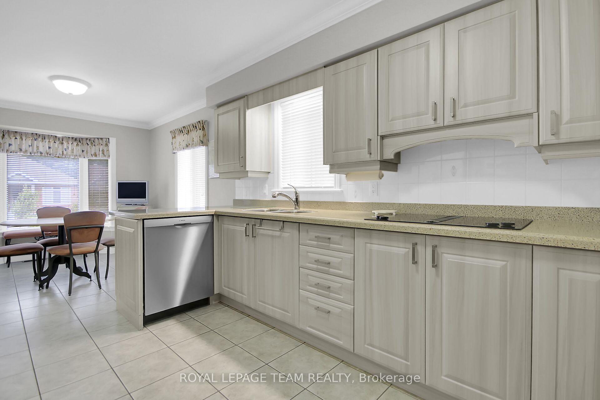 Photo 9 of 35 Fieldcrest Avenue, Ottawa, Barrhaven - Longfields — HOMEH