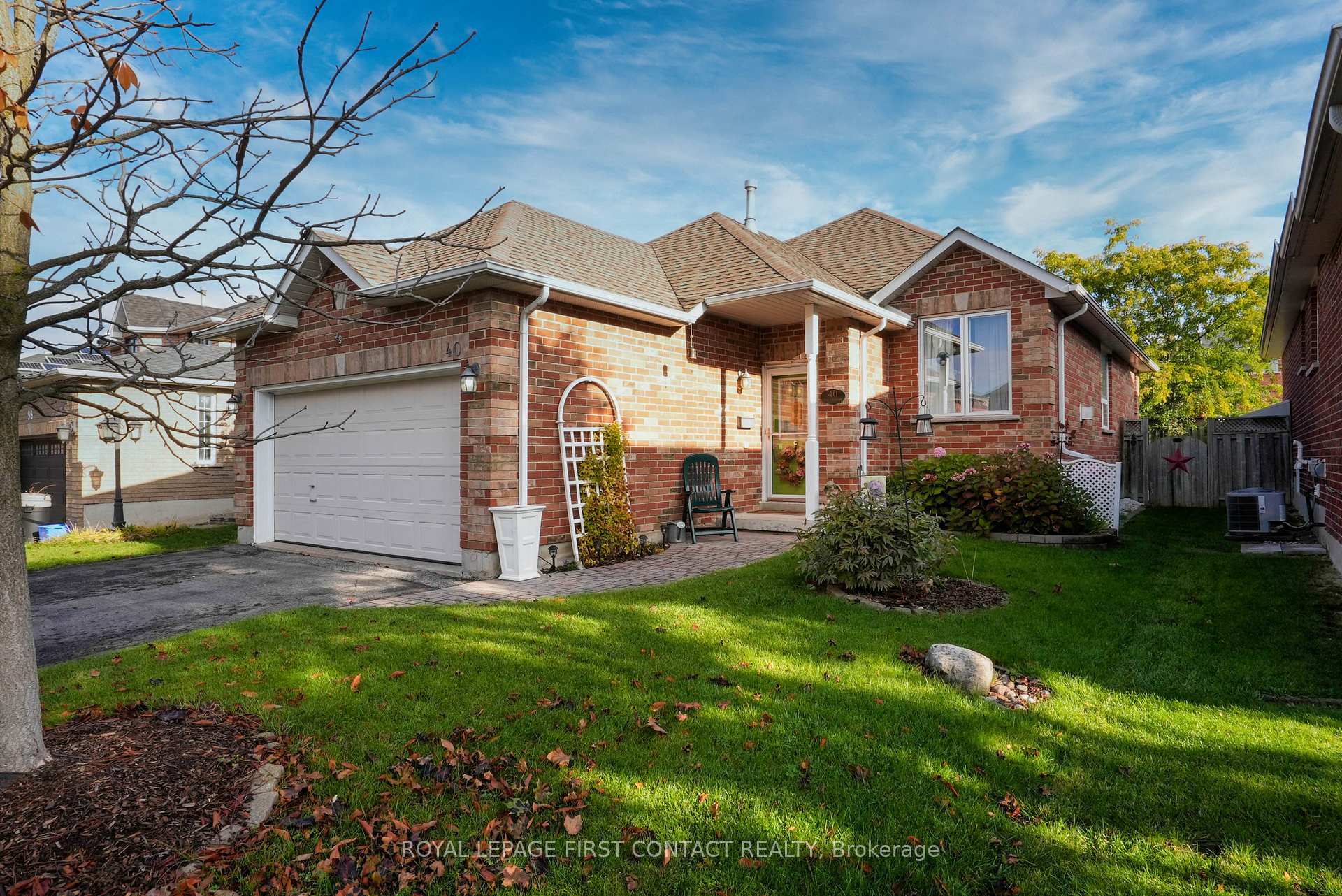 Photo 3 of 40 Felt Crescent, Barrie, Bayshore — HOMEH