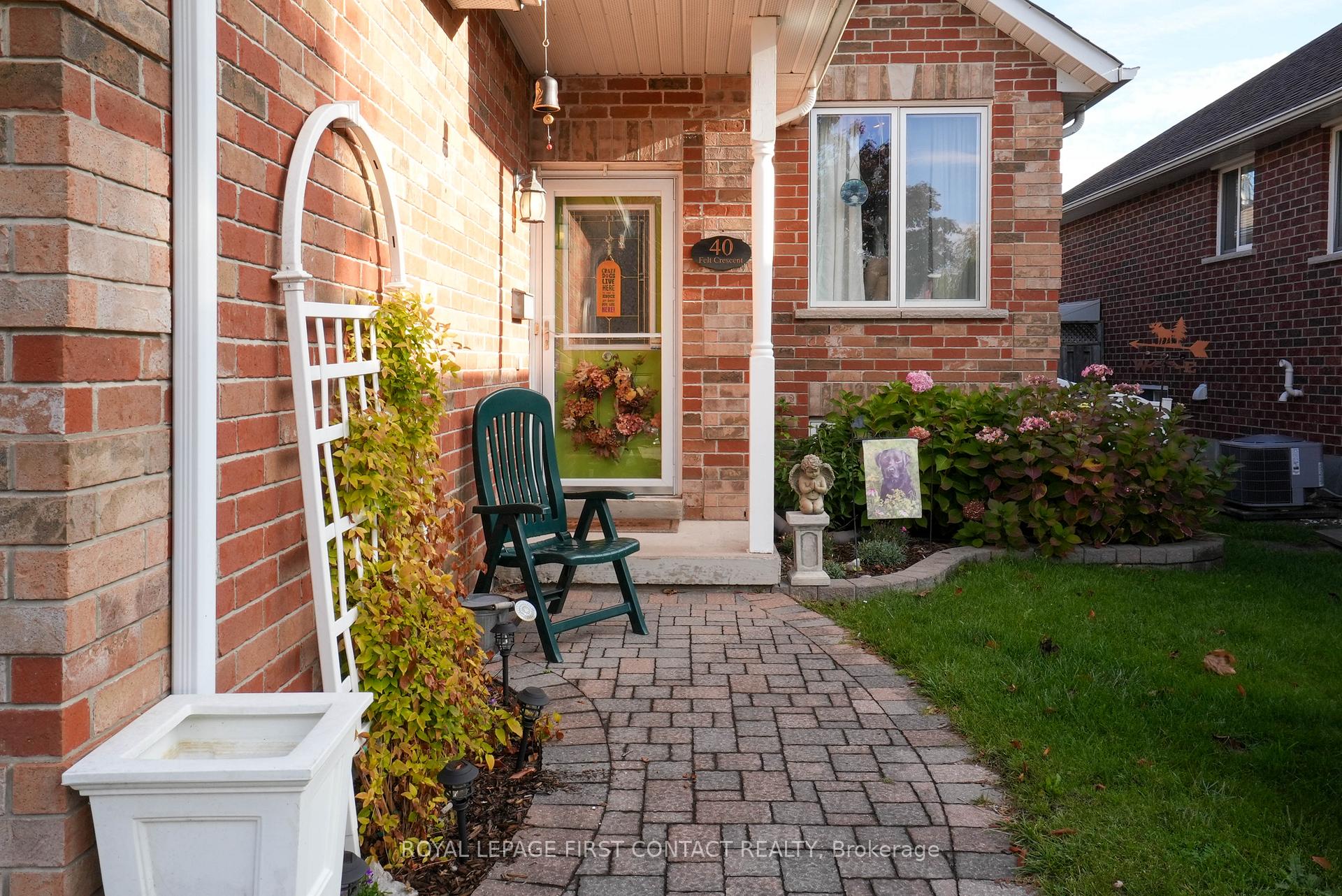 Photo 5 of 40 Felt Crescent, Barrie, Bayshore — HOMEH