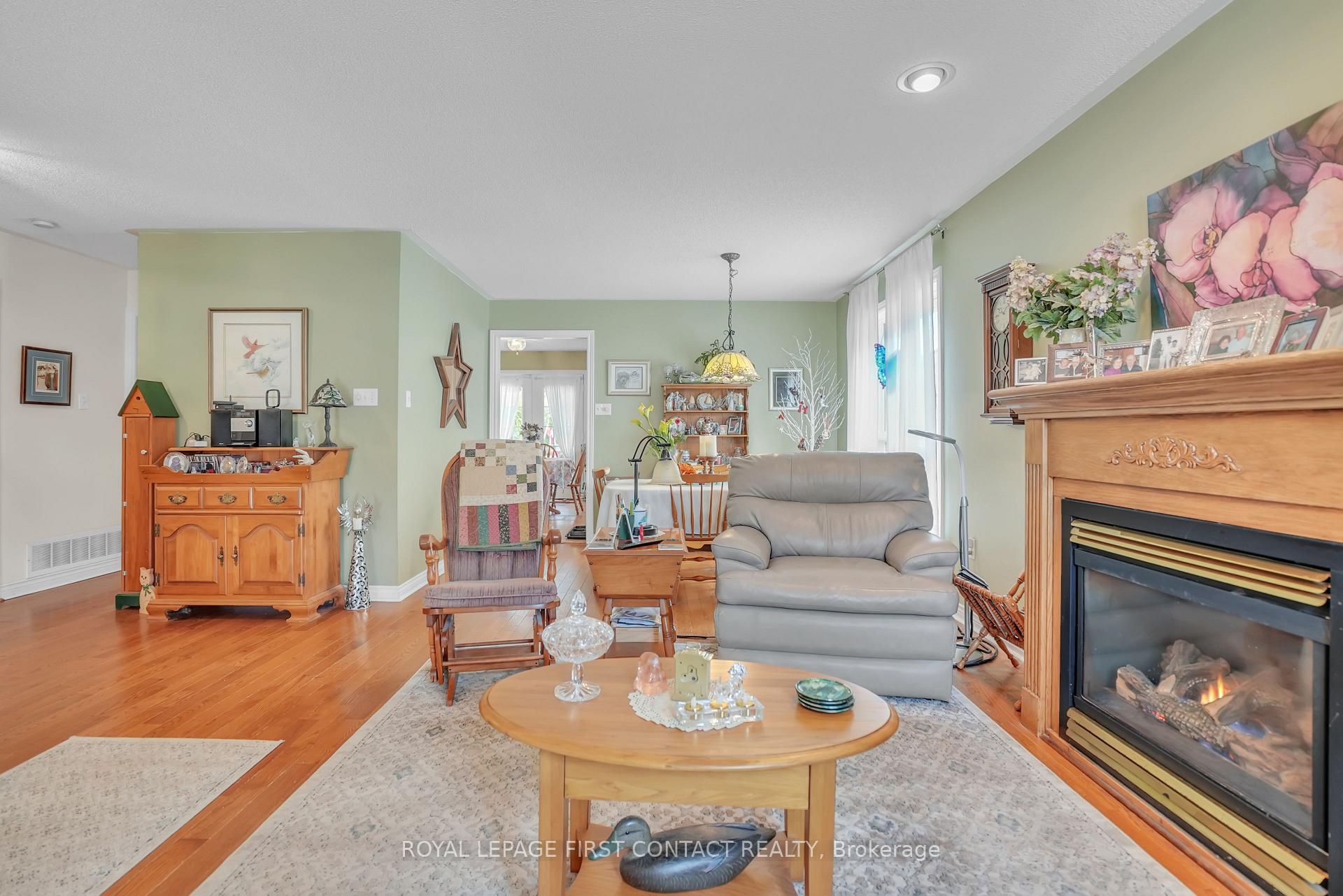 Photo 11 of 40 Felt Crescent, Barrie, Bayshore — HOMEH