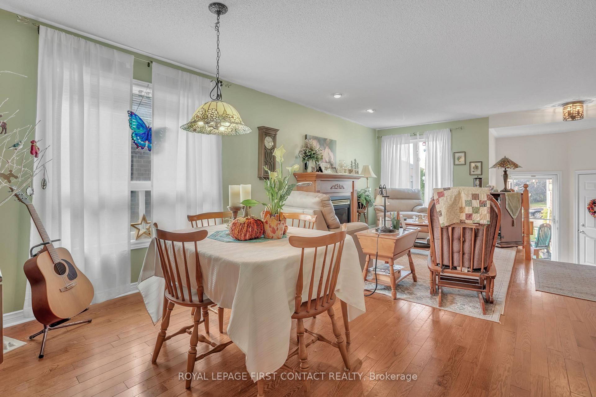 Photo 6 of 40 Felt Crescent, Barrie, Bayshore — HOMEH