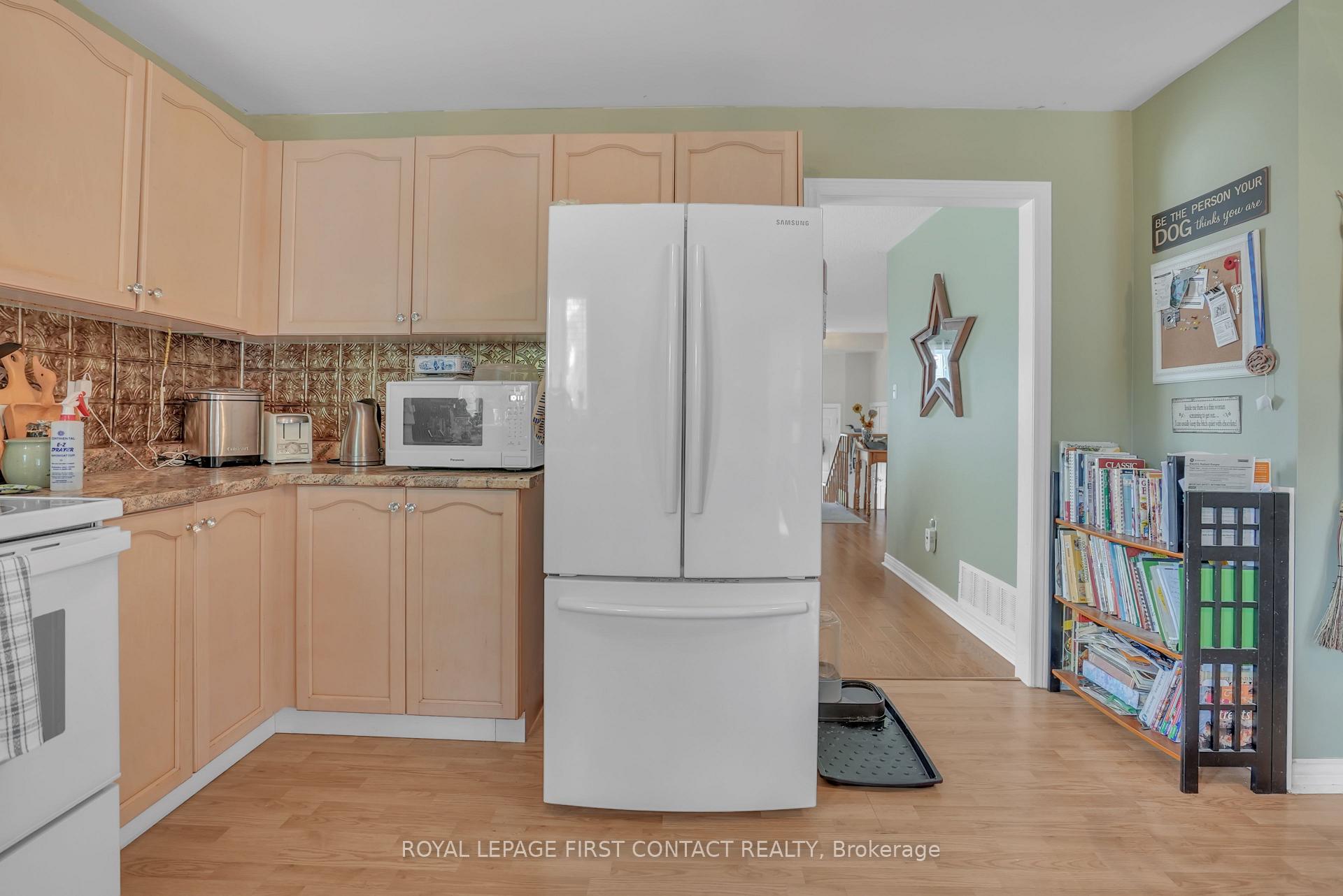 Photo 10 of 40 Felt Crescent, Barrie, Bayshore — HOMEH