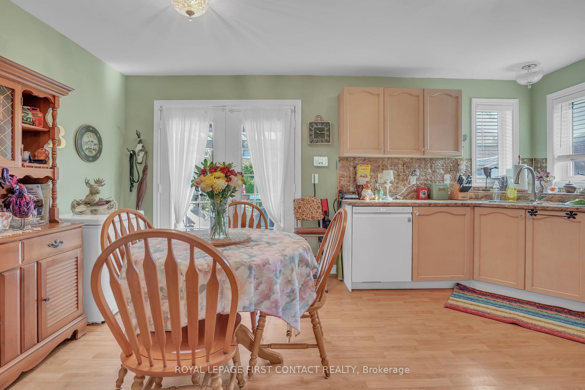 Photo 13 of 40 Felt Crescent, Barrie, Bayshore — HOMEH
