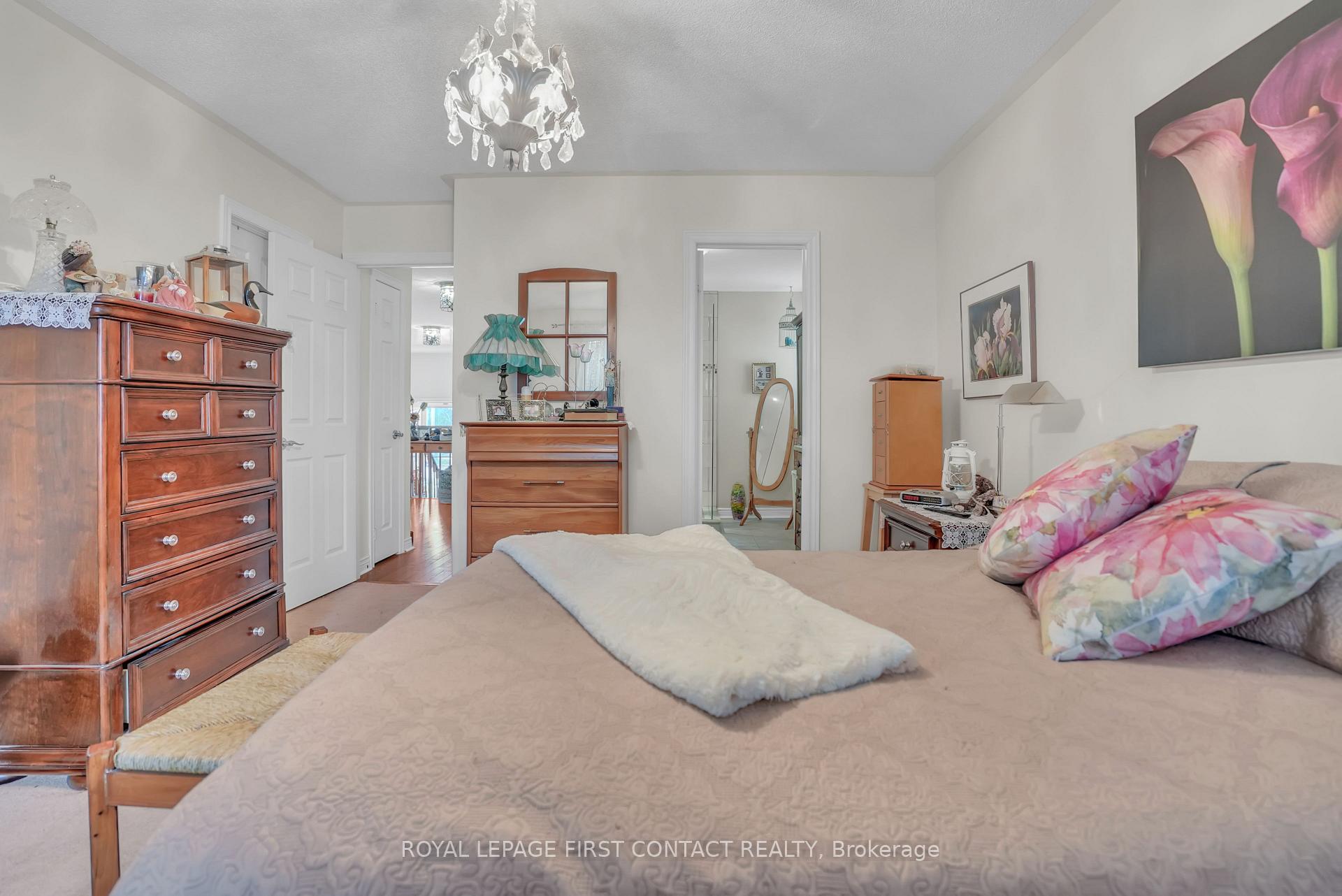 Photo 17 of 40 Felt Crescent, Barrie, Bayshore — HOMEH