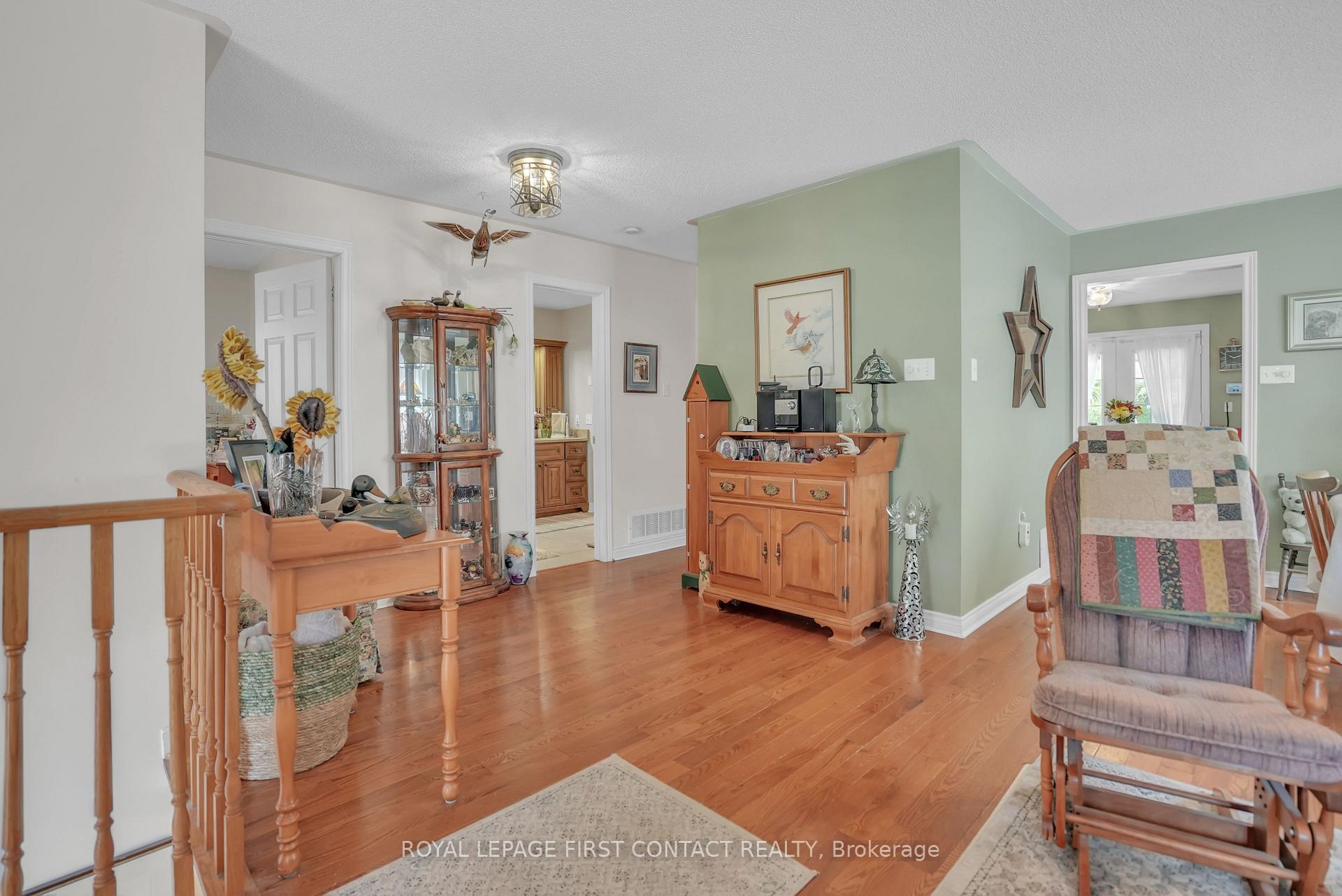 Photo 18 of 40 Felt Crescent, Barrie, Bayshore — HOMEH