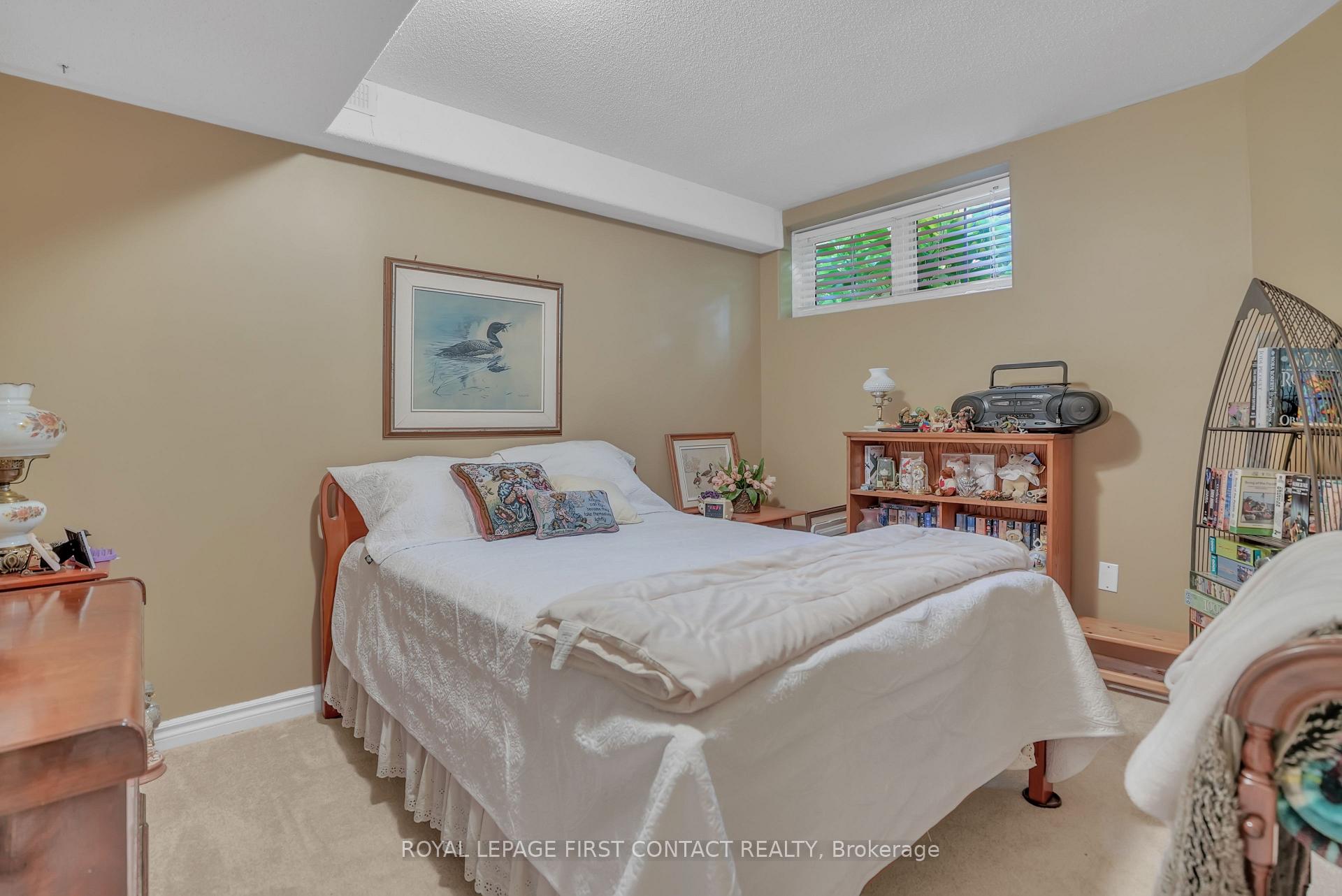 Photo 32 of 40 Felt Crescent, Barrie, Bayshore — HOMEH