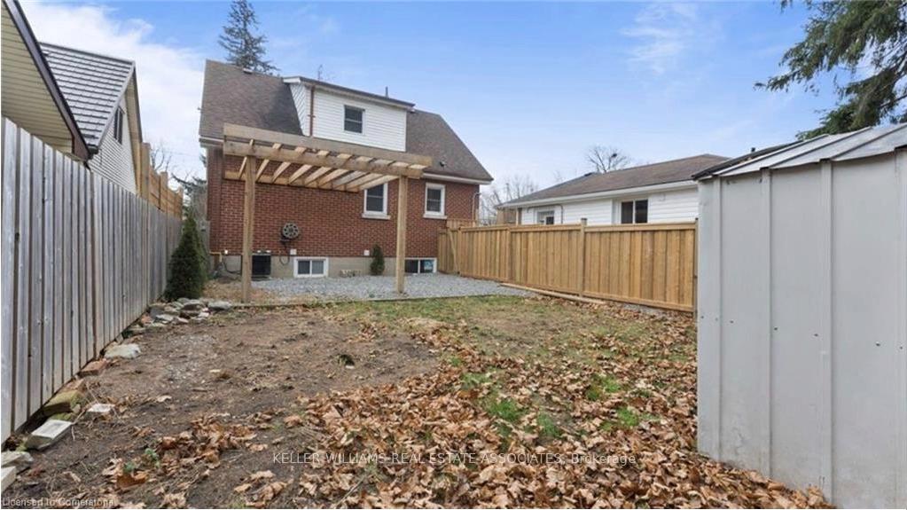 Photo 10 of Unit 2, 176 North Park Street, Brant, Brantford Twp — HOMEH