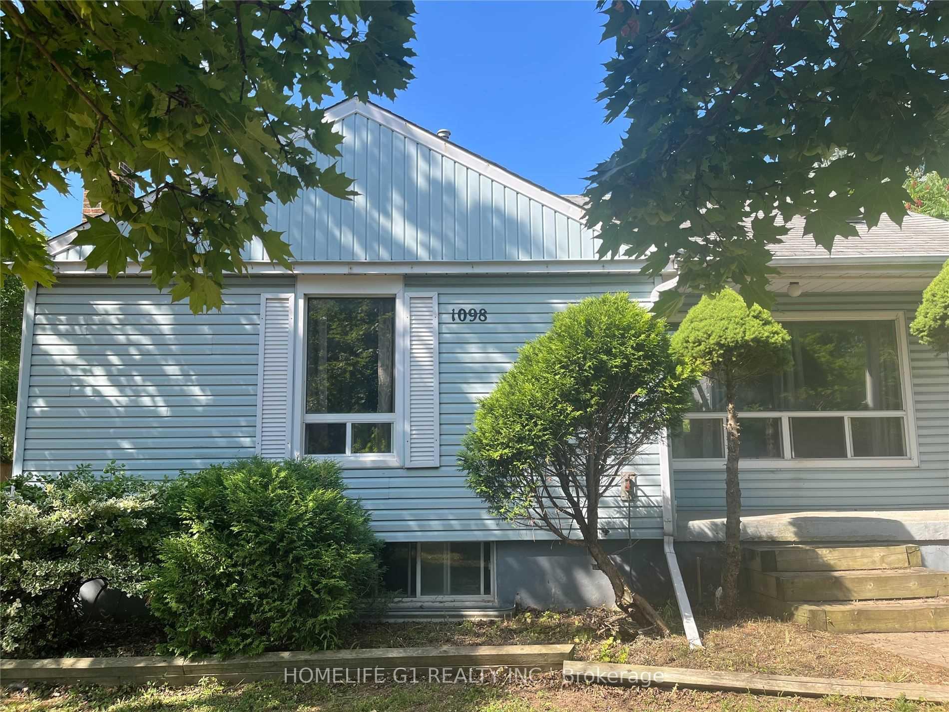 Front of 1098 Kent Avenue