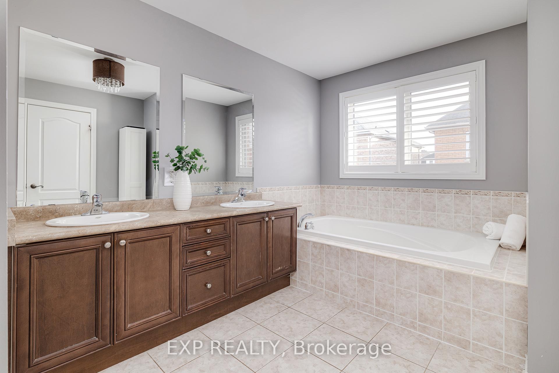 Photo 18 of 65 Filippazzo Road, Vaughan, Vellore Village — HOMEH