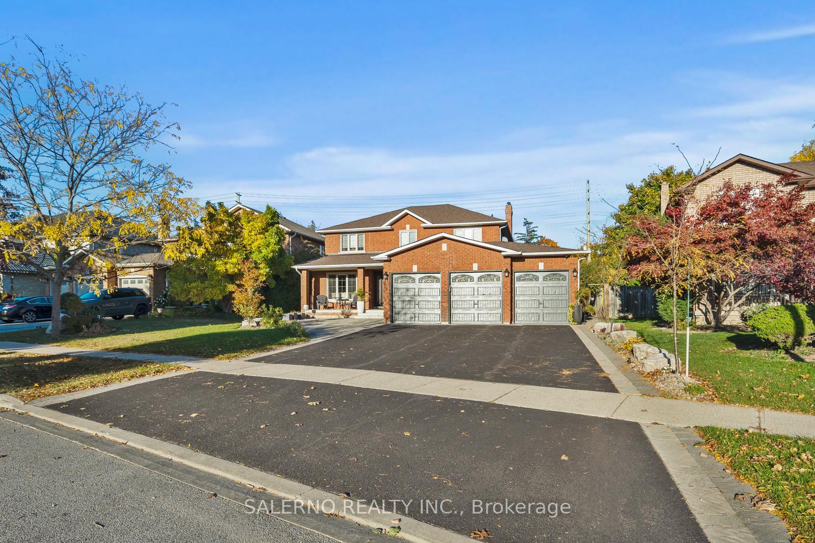 Photo 2 of 11 Calgary Gardens, Vaughan, Islington Woods — HOMEH