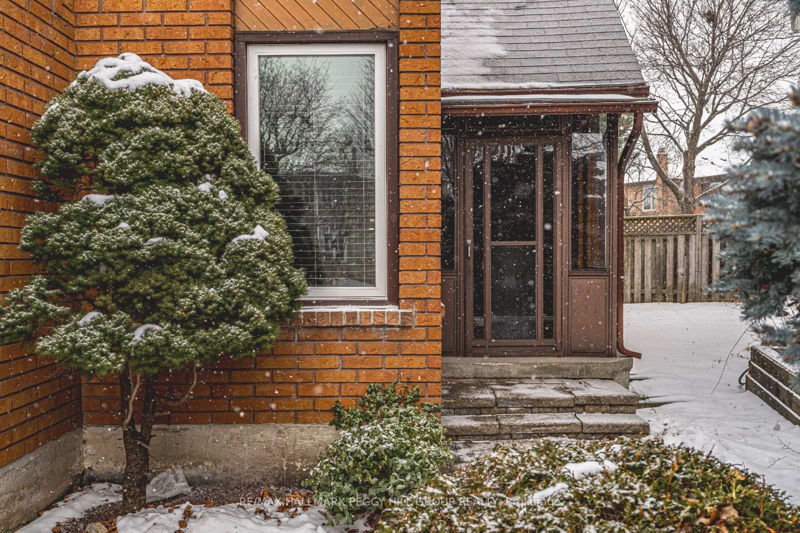 Photo 2 of 16 Kimbergate Way, Vaughan, Brownridge — HOMEH