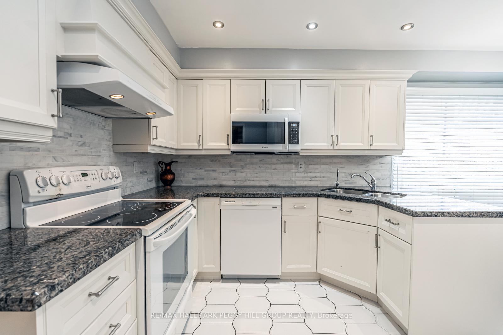 Photo 5 of 16 Kimbergate Way, Vaughan, Brownridge — HOMEH