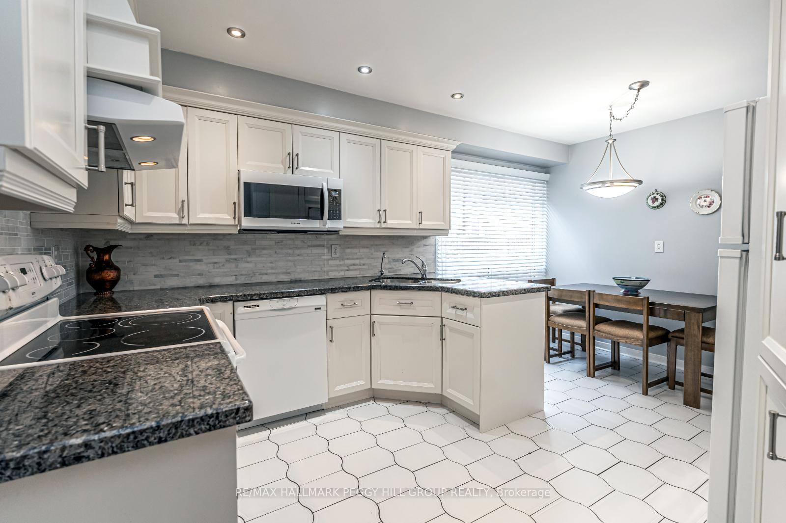 Photo 6 of 16 Kimbergate Way, Vaughan, Brownridge — HOMEH