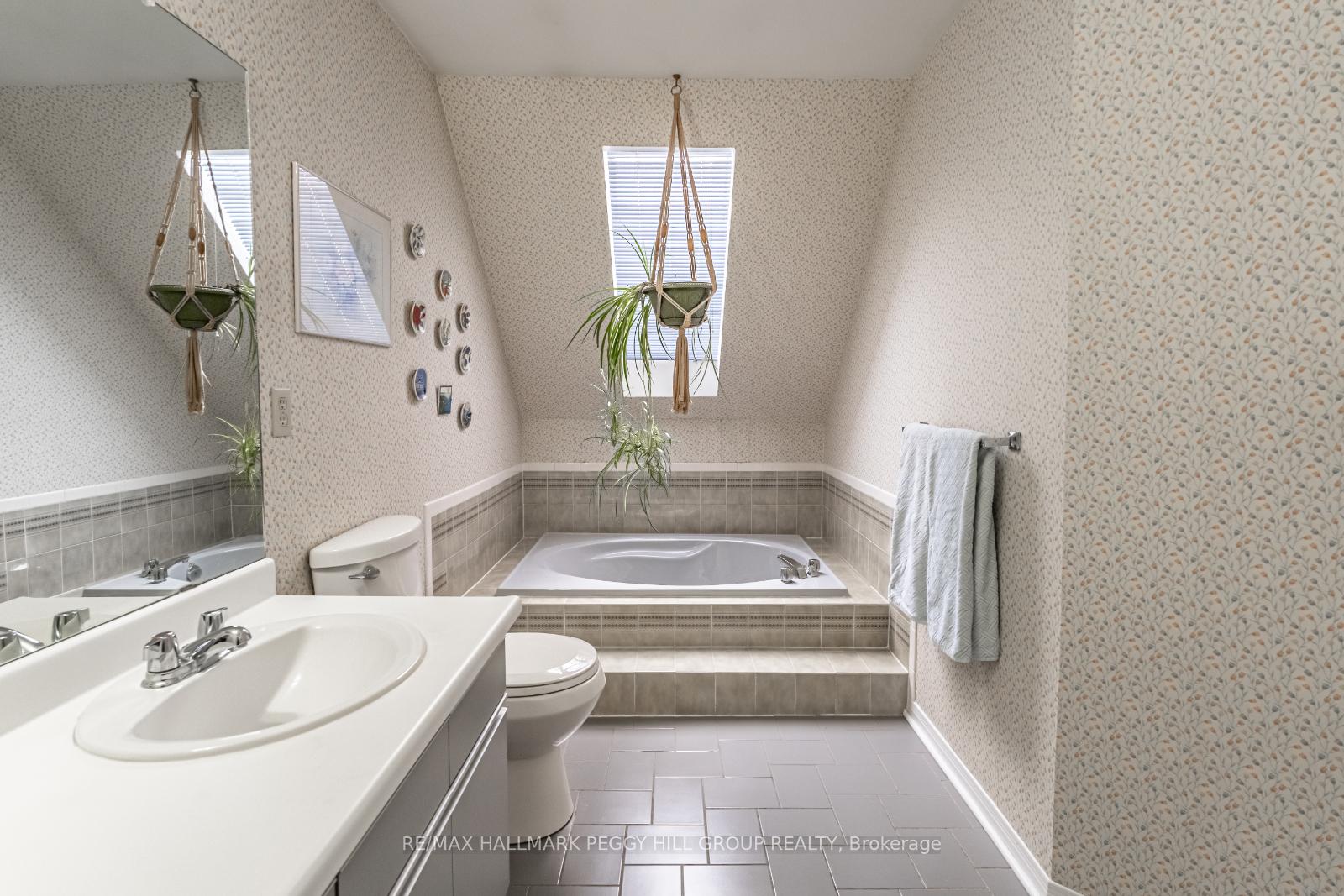 Photo 12 of 16 Kimbergate Way, Vaughan, Brownridge — HOMEH