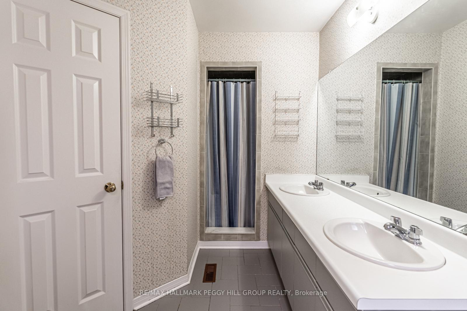 Photo 13 of 16 Kimbergate Way, Vaughan, Brownridge — HOMEH