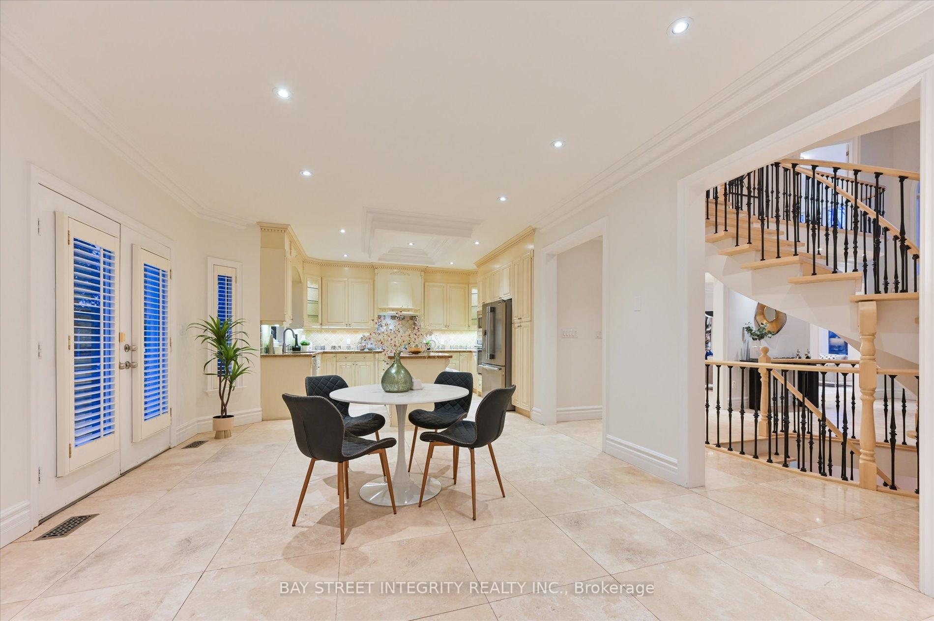 Photo 12 of 165 Rodeo Drive, Vaughan, Crestwood-Springfarm-Yorkhill — HOMEH