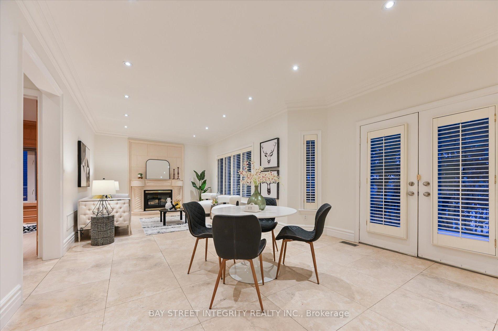 Photo 13 of 165 Rodeo Drive, Vaughan, Crestwood-Springfarm-Yorkhill — HOMEH