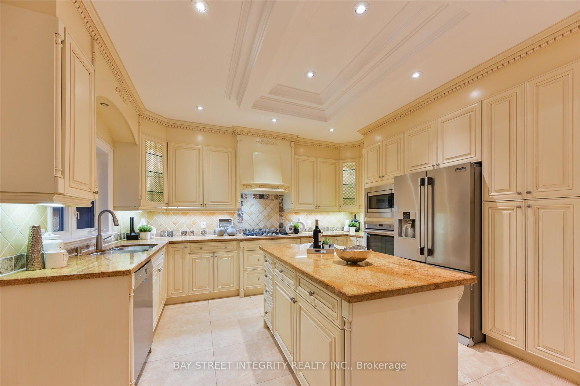 Photo 14 of 165 Rodeo Drive, Vaughan, Crestwood-Springfarm-Yorkhill — HOMEH