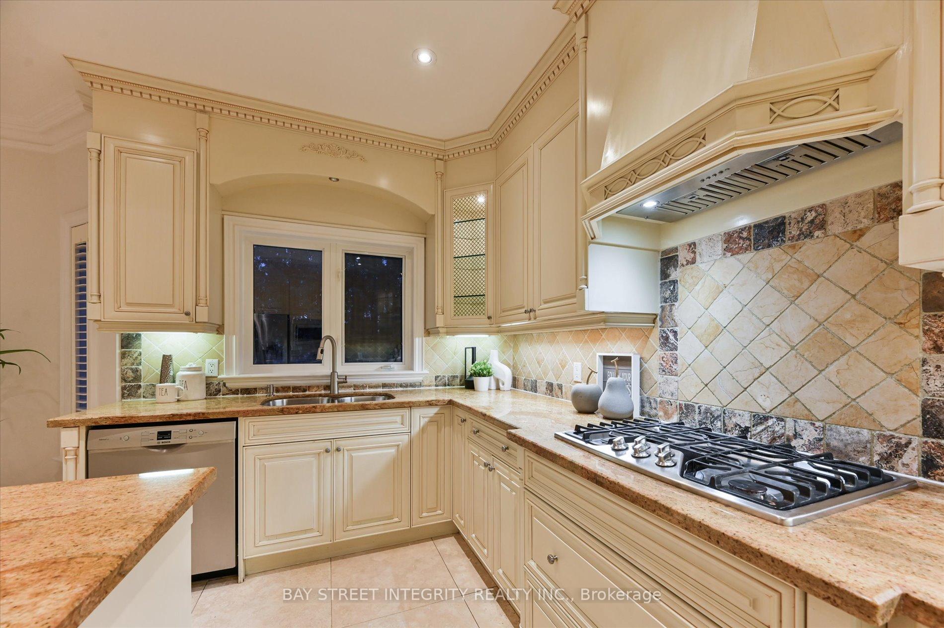 Photo 16 of 165 Rodeo Drive, Vaughan, Crestwood-Springfarm-Yorkhill — HOMEH