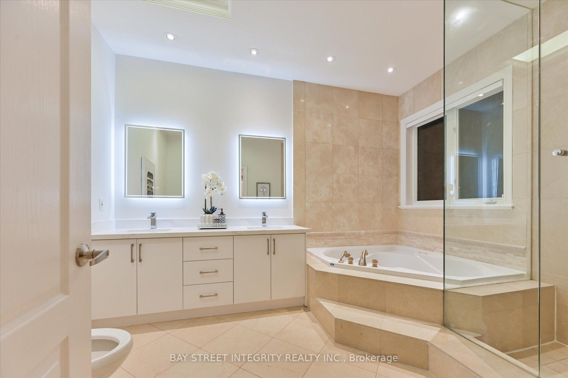 Photo 22 of 165 Rodeo Drive, Vaughan, Crestwood-Springfarm-Yorkhill — HOMEH