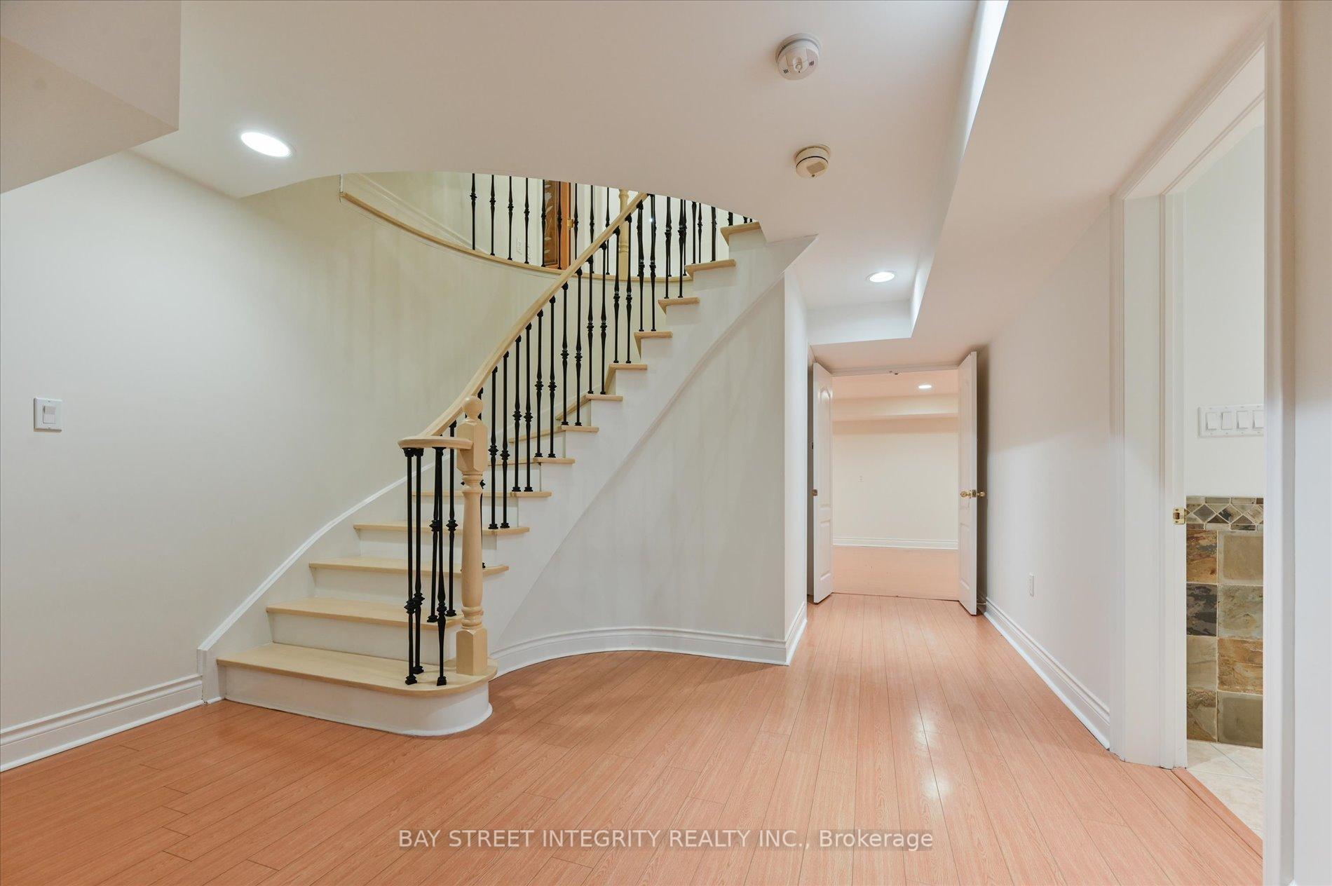 Photo 32 of 165 Rodeo Drive, Vaughan, Crestwood-Springfarm-Yorkhill — HOMEH