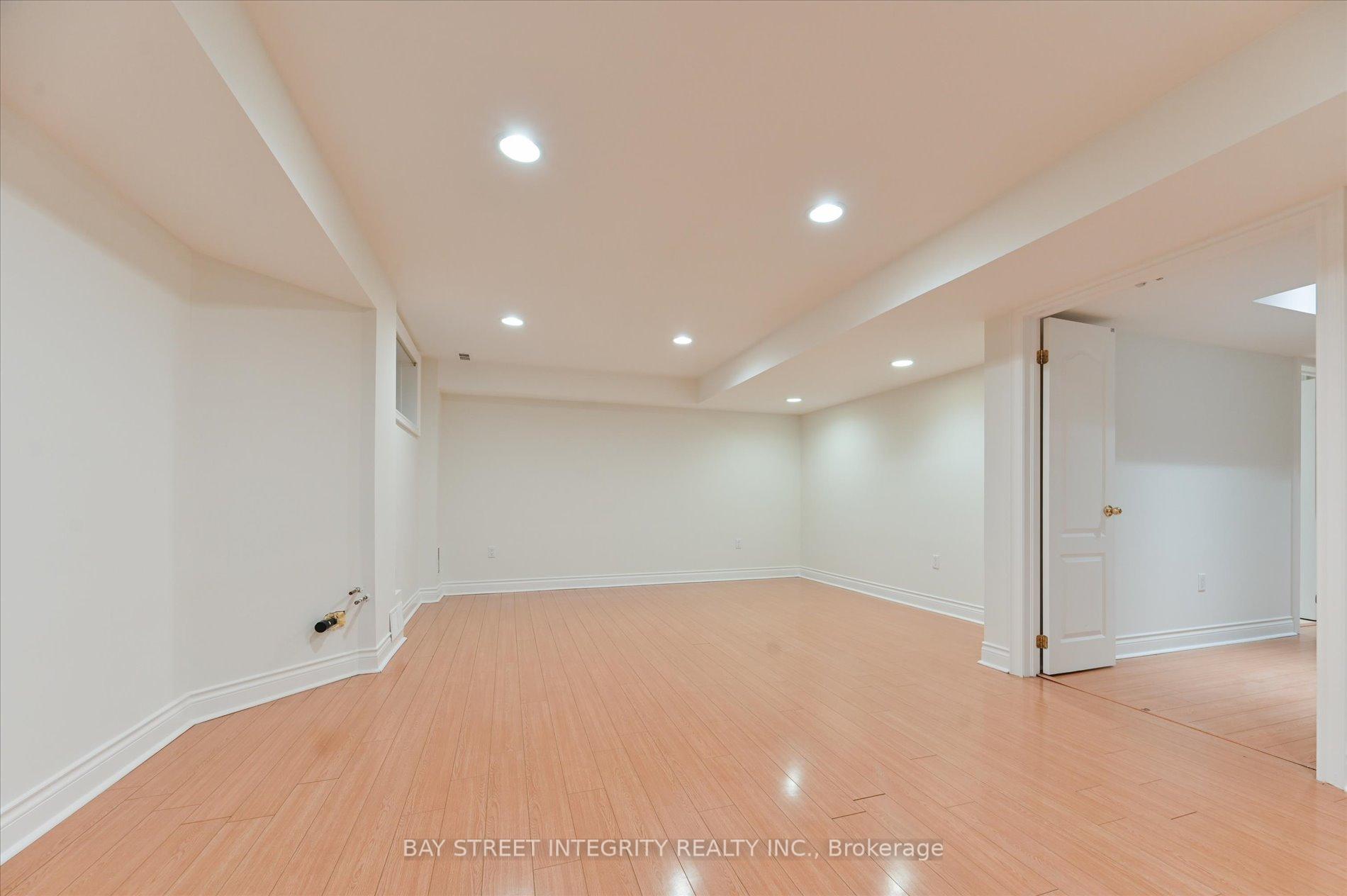 Photo 33 of 165 Rodeo Drive, Vaughan, Crestwood-Springfarm-Yorkhill — HOMEH