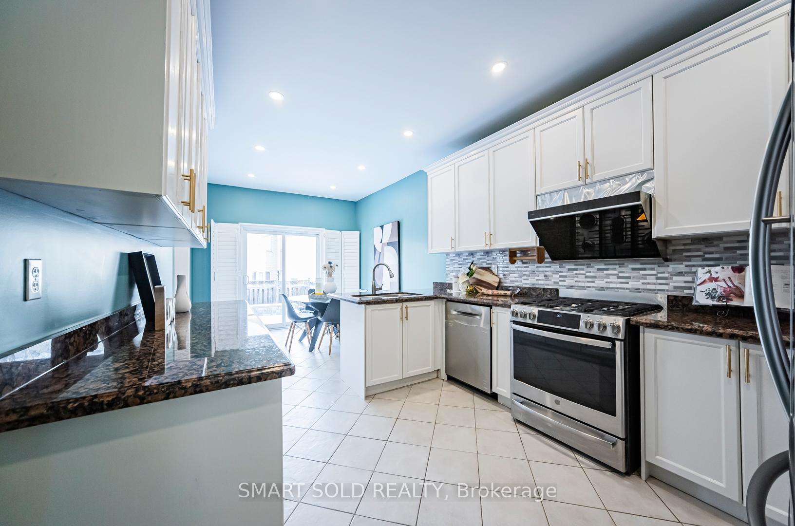 Photo 12 of 64 Vivaldi Drive, Vaughan, Patterson — HOMEH