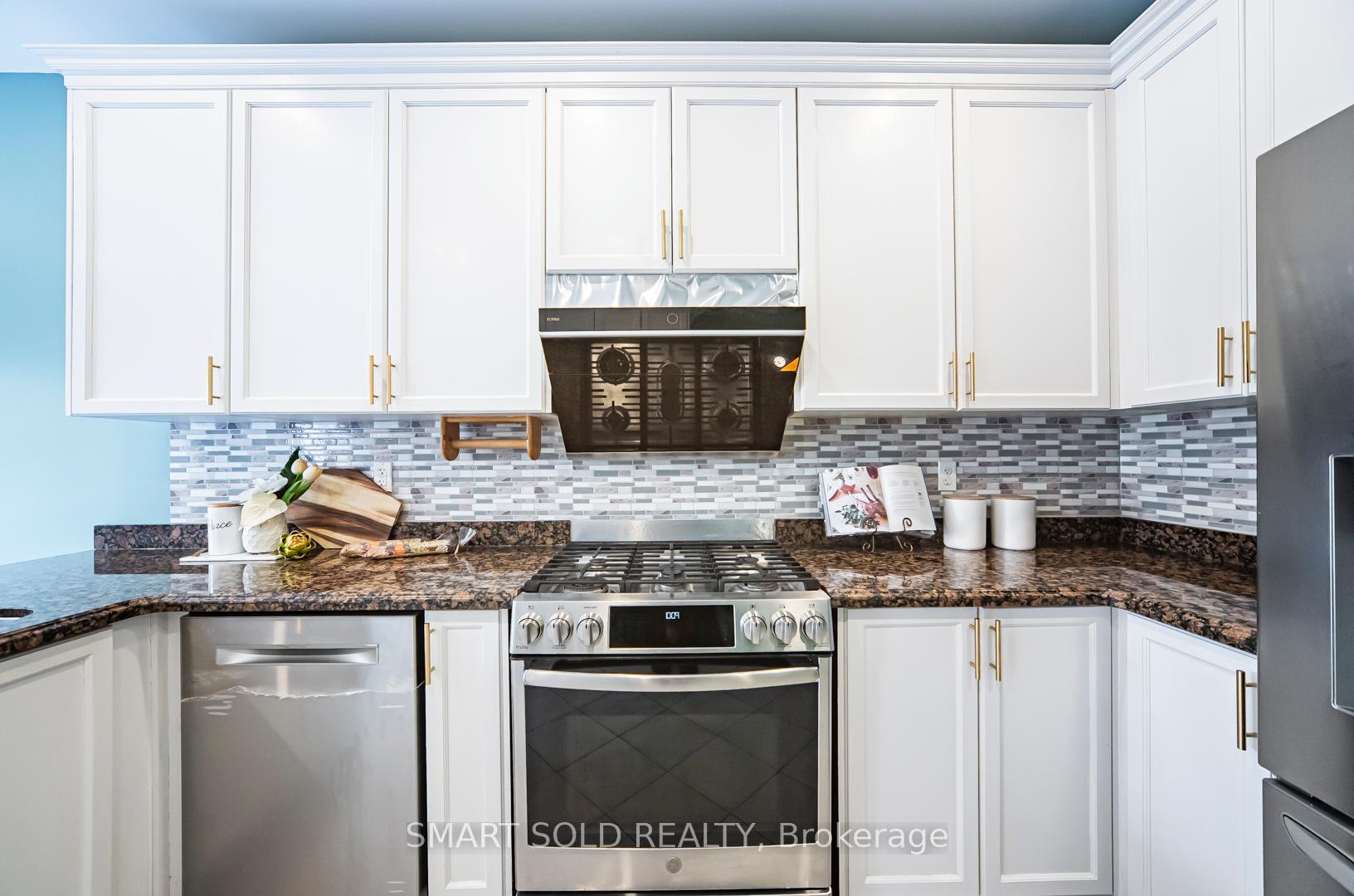 Photo 14 of 64 Vivaldi Drive, Vaughan, Patterson — HOMEH