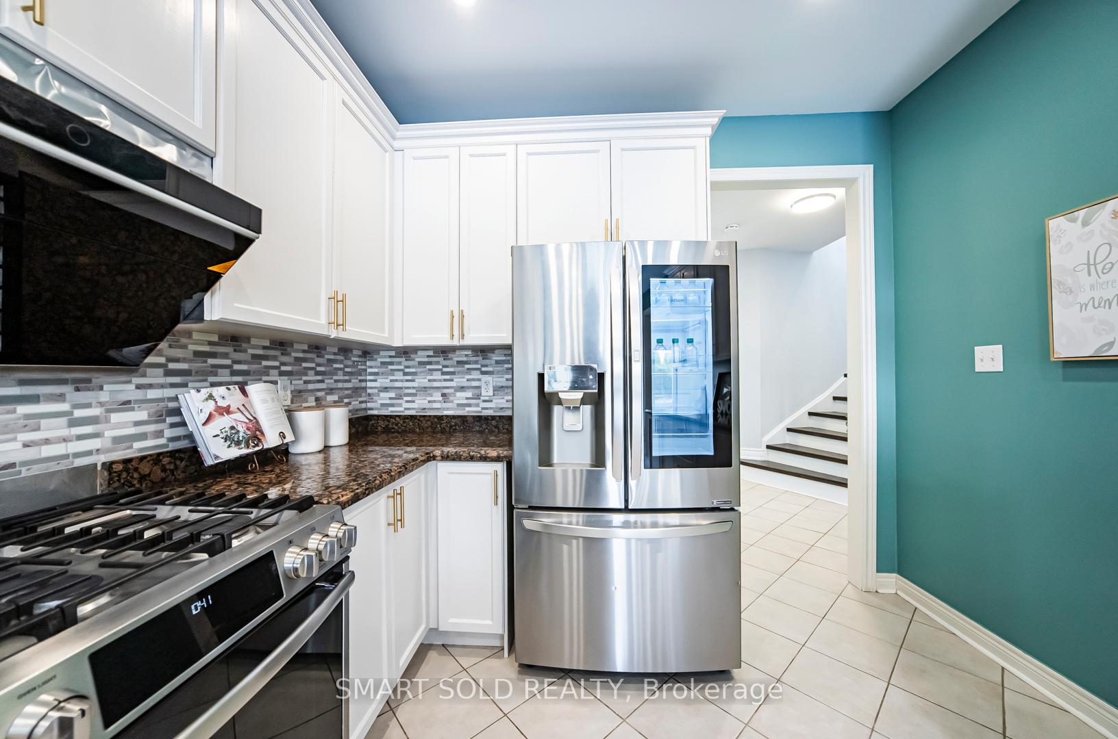 Photo 15 of 64 Vivaldi Drive, Vaughan, Patterson — HOMEH