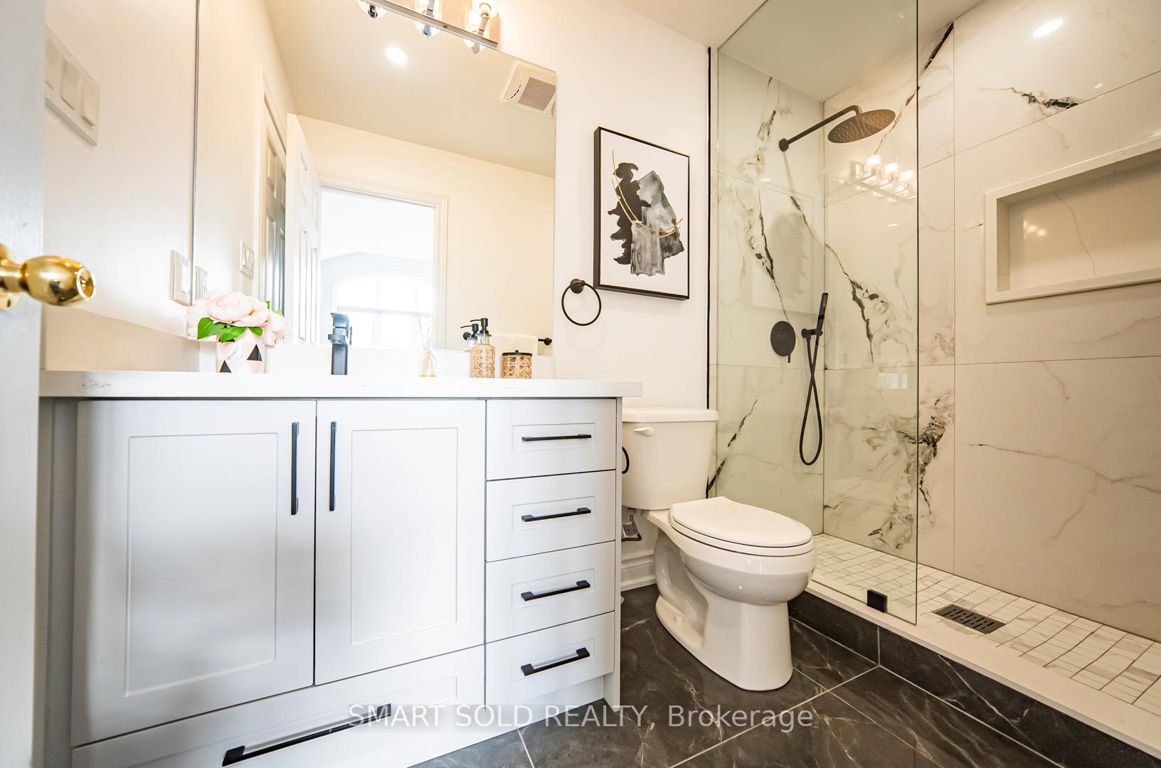 Photo 34 of 64 Vivaldi Drive, Vaughan, Patterson — HOMEH