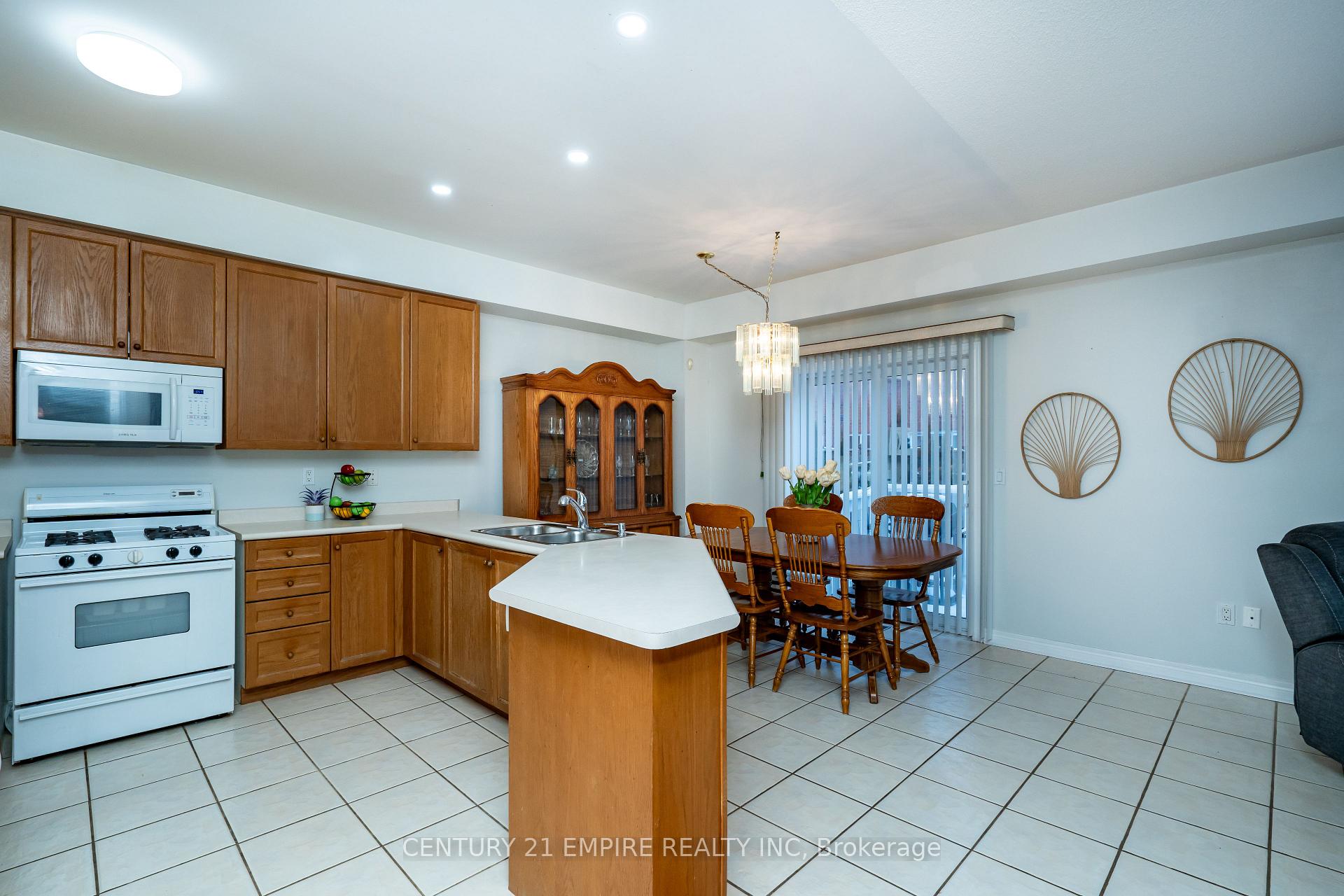 Photo 10 of 116 Villa Royale Avenue, Vaughan, Vellore Village — HOMEH