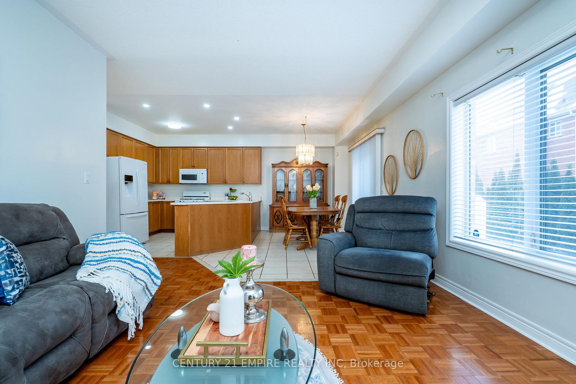 Photo 11 of 116 Villa Royale Avenue, Vaughan, Vellore Village — HOMEH