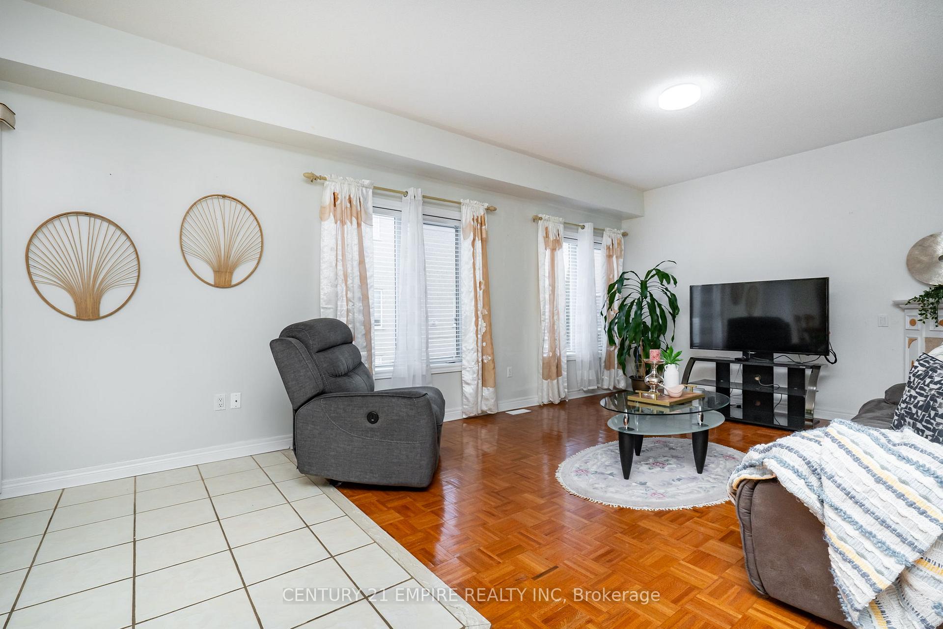 Photo 12 of 116 Villa Royale Avenue, Vaughan, Vellore Village — HOMEH