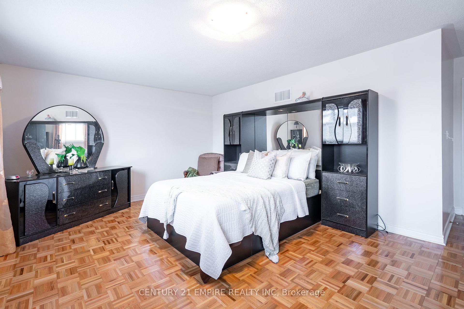 Photo 29 of 116 Villa Royale Avenue, Vaughan, Vellore Village — HOMEH