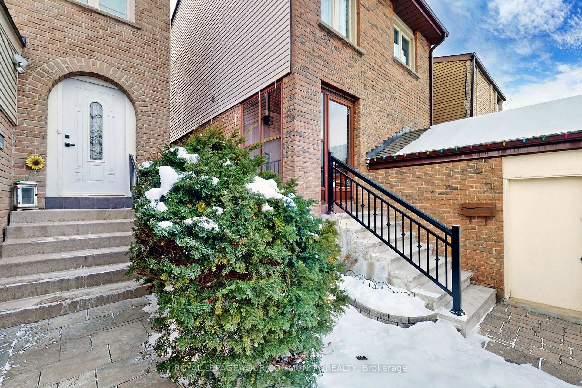 Photo 5 of 27 Riviera Drive, Vaughan, Glen Shields — HOMEH
