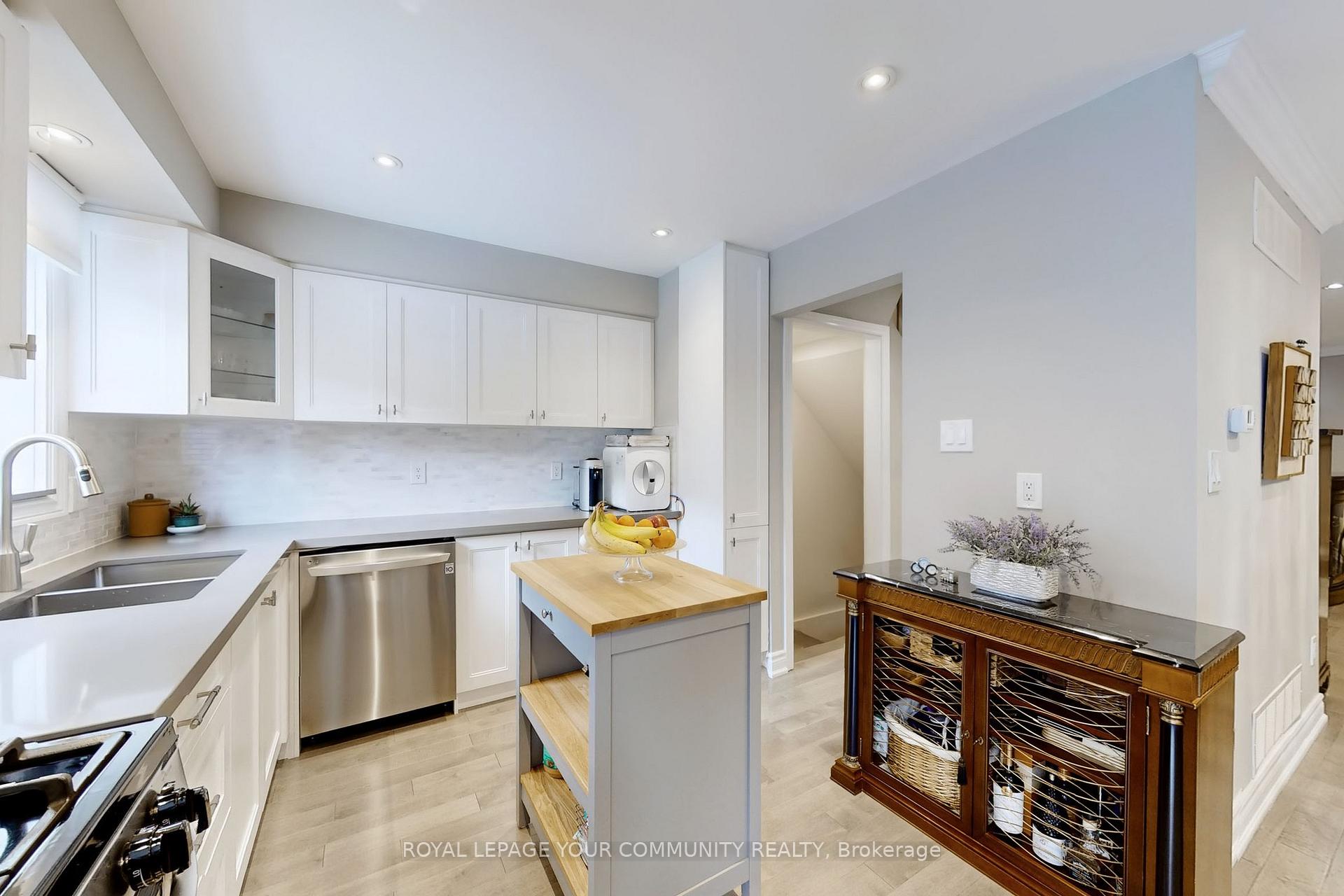 Photo 16 of 27 Riviera Drive, Vaughan, Glen Shields — HOMEH