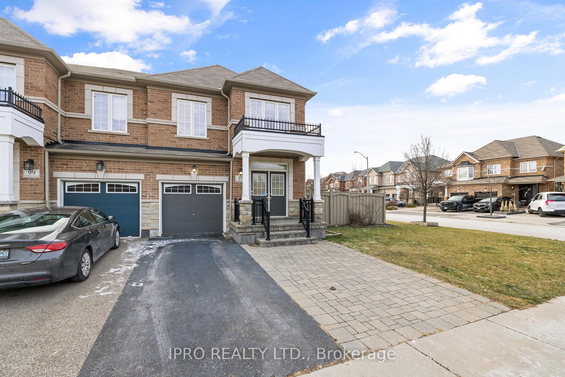 Photo 3 of 97 Gentile Circle, Vaughan, Elder Mills — HOMEH