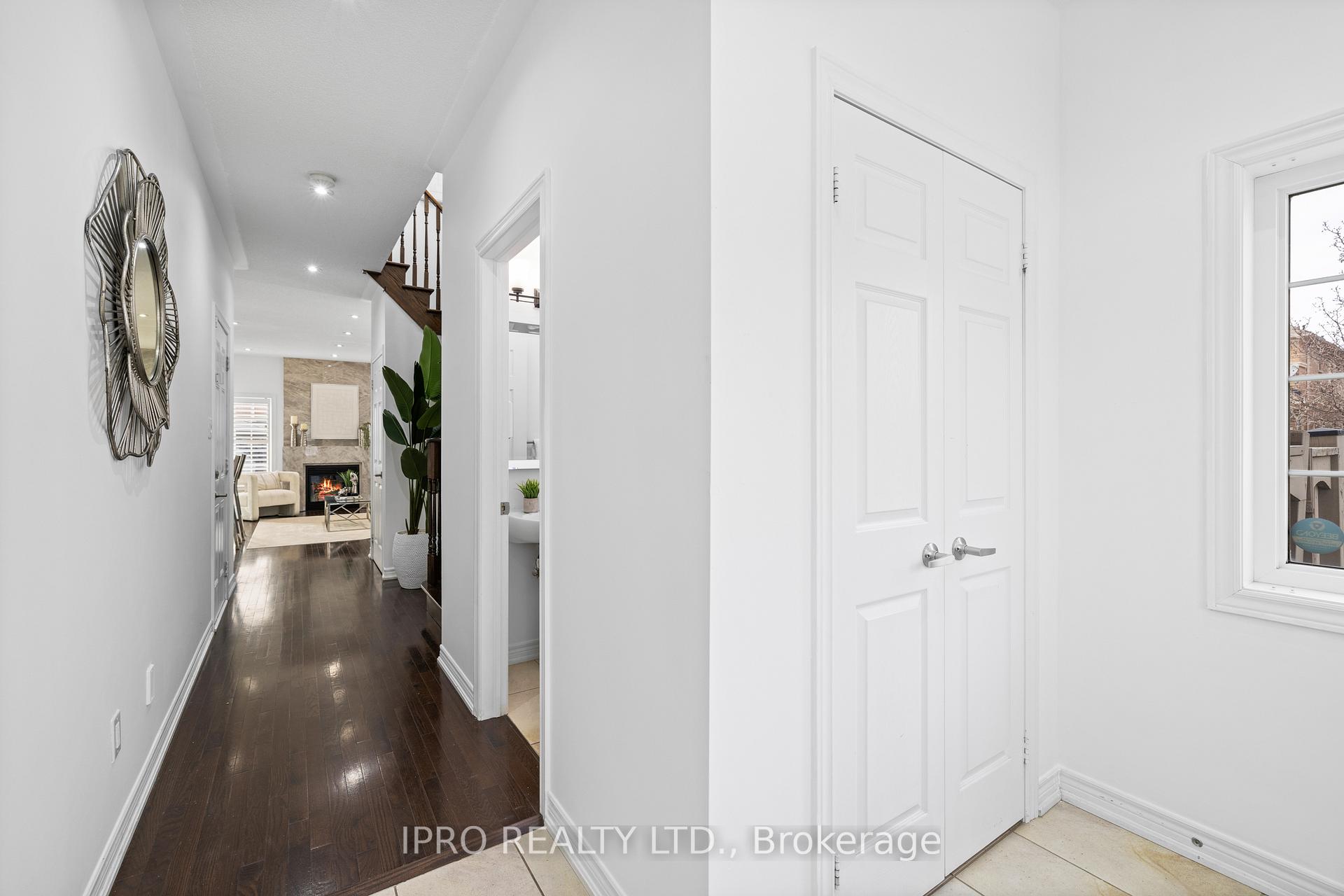 Photo 6 of 97 Gentile Circle, Vaughan, Elder Mills — HOMEH