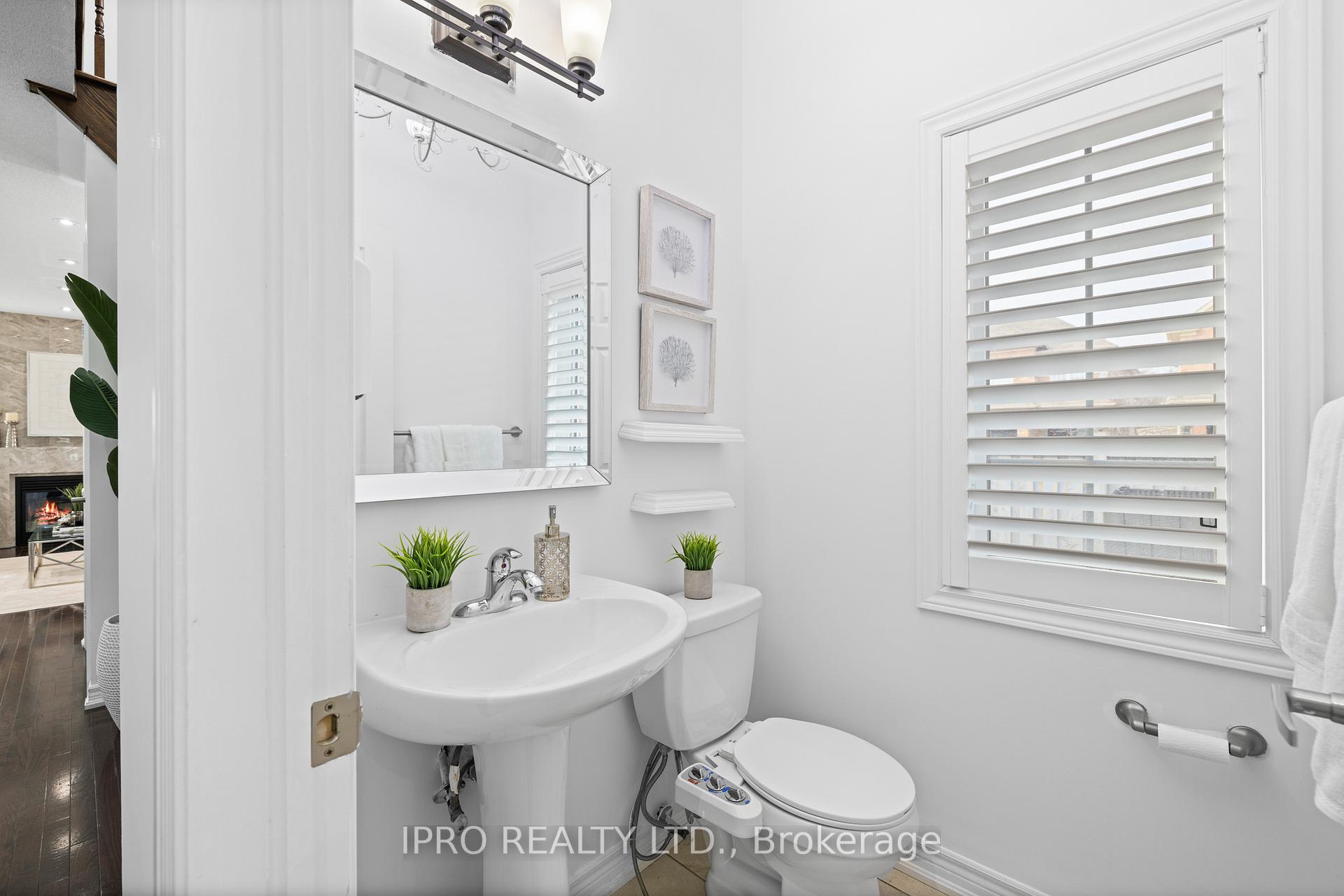 Photo 7 of 97 Gentile Circle, Vaughan, Elder Mills — HOMEH