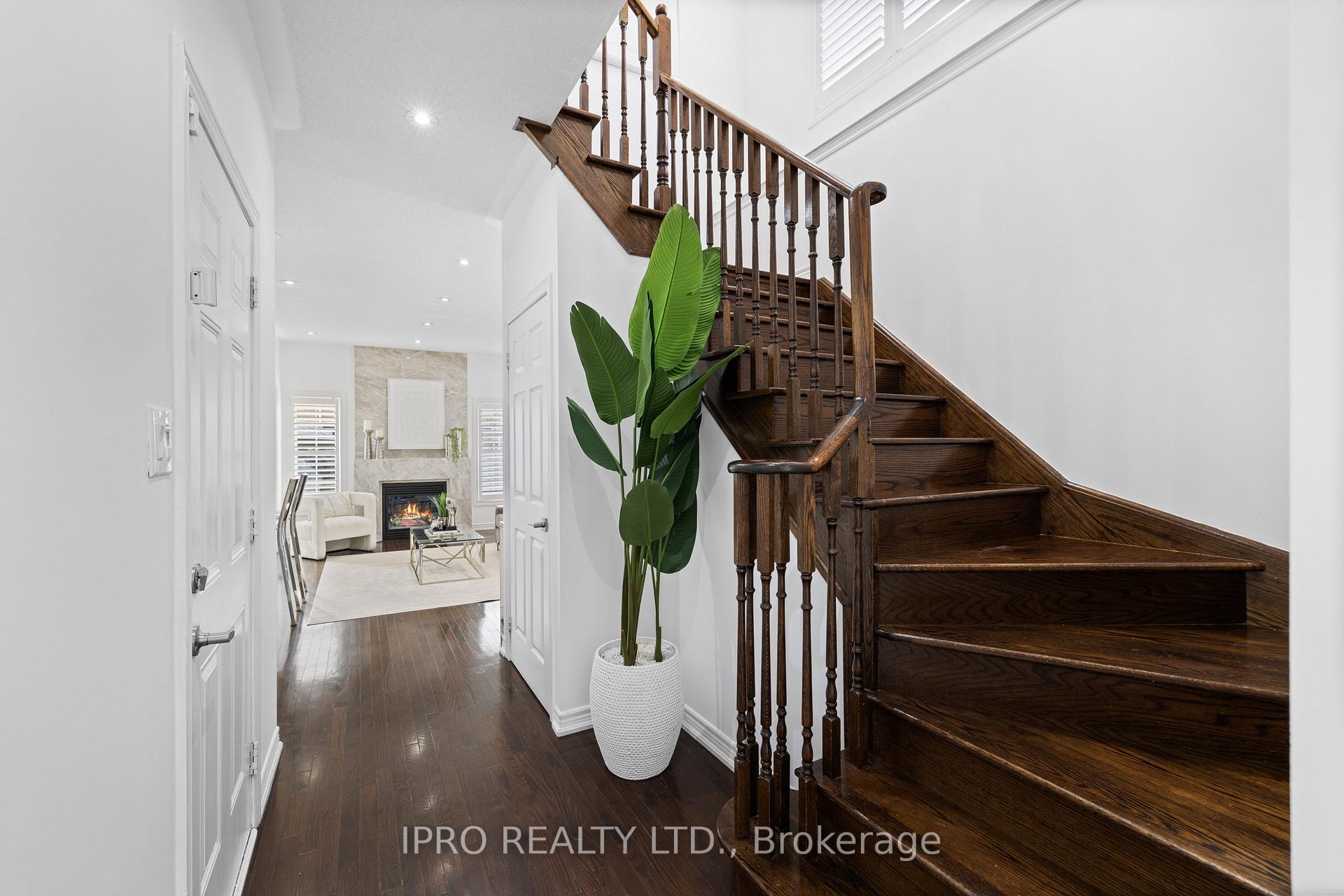 Photo 9 of 97 Gentile Circle, Vaughan, Elder Mills — HOMEH