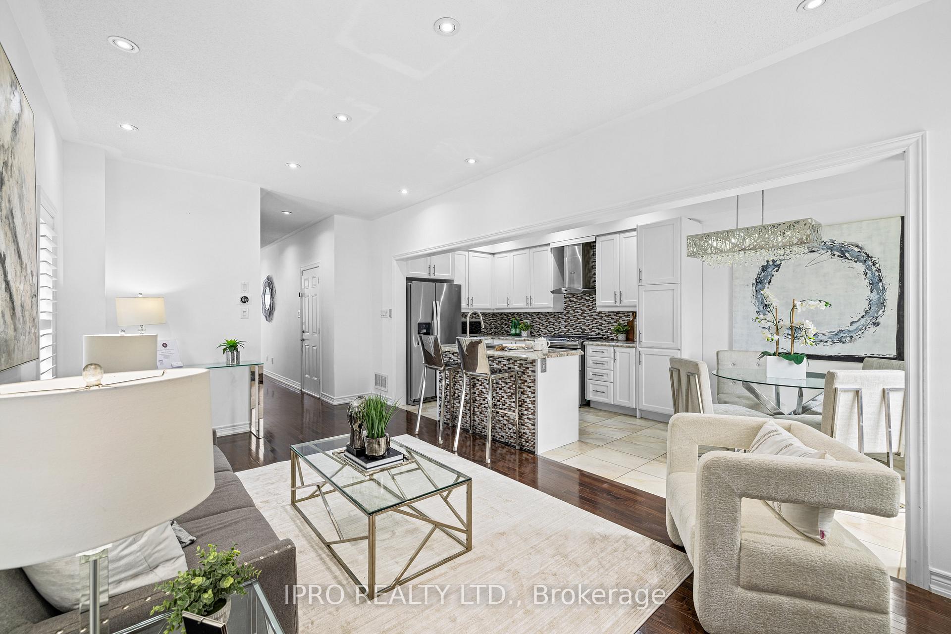 Photo 12 of 97 Gentile Circle, Vaughan, Elder Mills — HOMEH