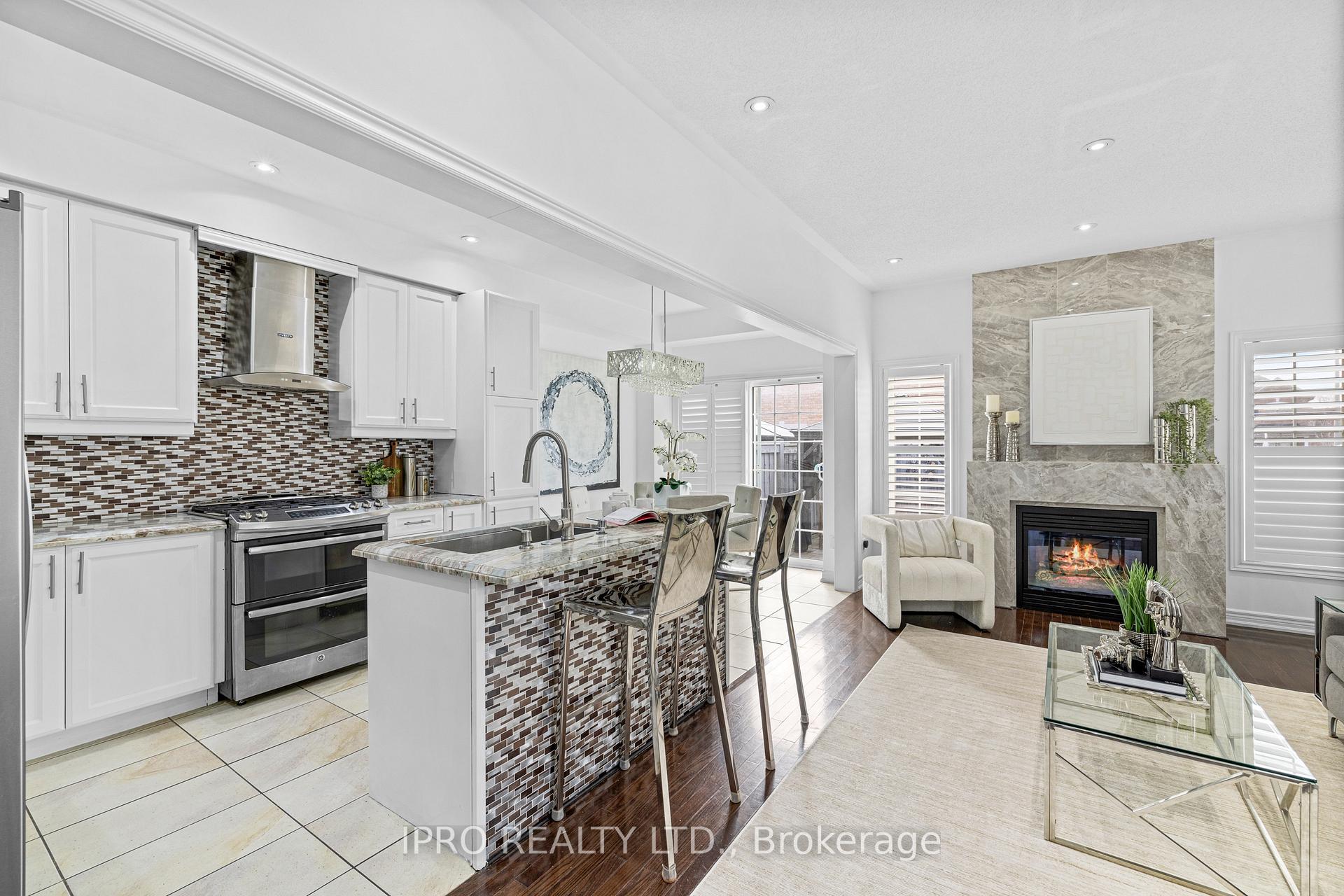 Photo 15 of 97 Gentile Circle, Vaughan, Elder Mills — HOMEH
