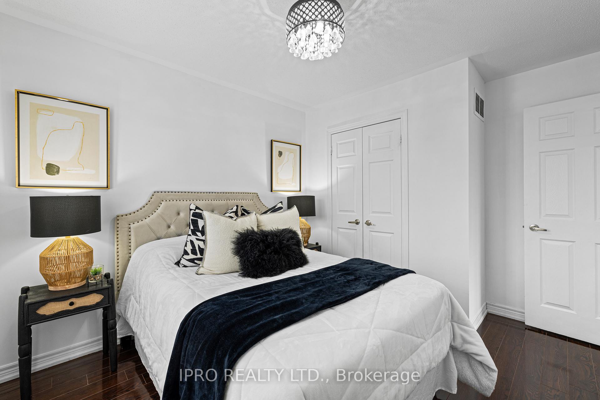 Photo 20 of 97 Gentile Circle, Vaughan, Elder Mills — HOMEH