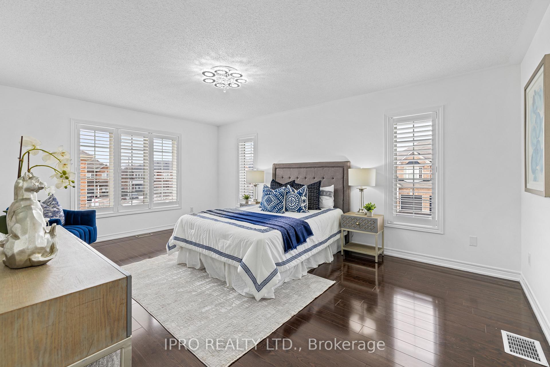 Photo 23 of 97 Gentile Circle, Vaughan, Elder Mills — HOMEH