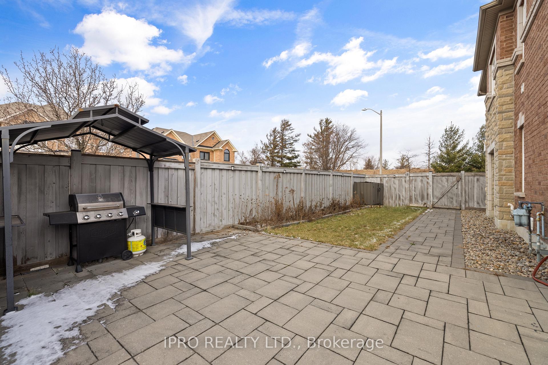 Photo 37 of 97 Gentile Circle, Vaughan, Elder Mills — HOMEH